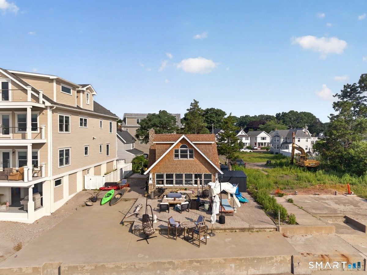 138 Shorefront Street