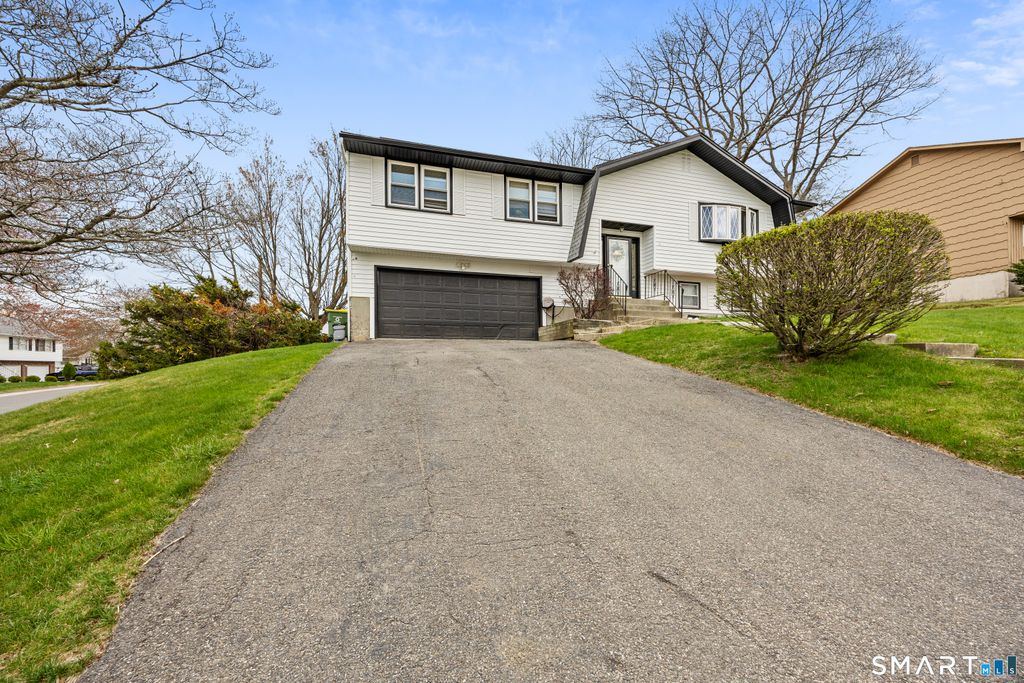 Photo of 62 White Birch Drive, Waterbury, CT 06708 (MLS # 24167438)