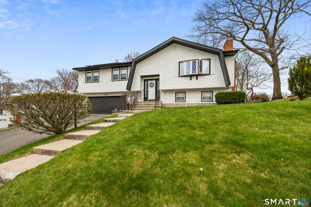 Photo of 62 White Birch Drive, Waterbury, CT 06708 (MLS # 24167438)