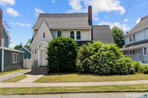 Photo of 695 W Taft Avenue, Bridgeport, CT 06604 (MLS # 24181947)