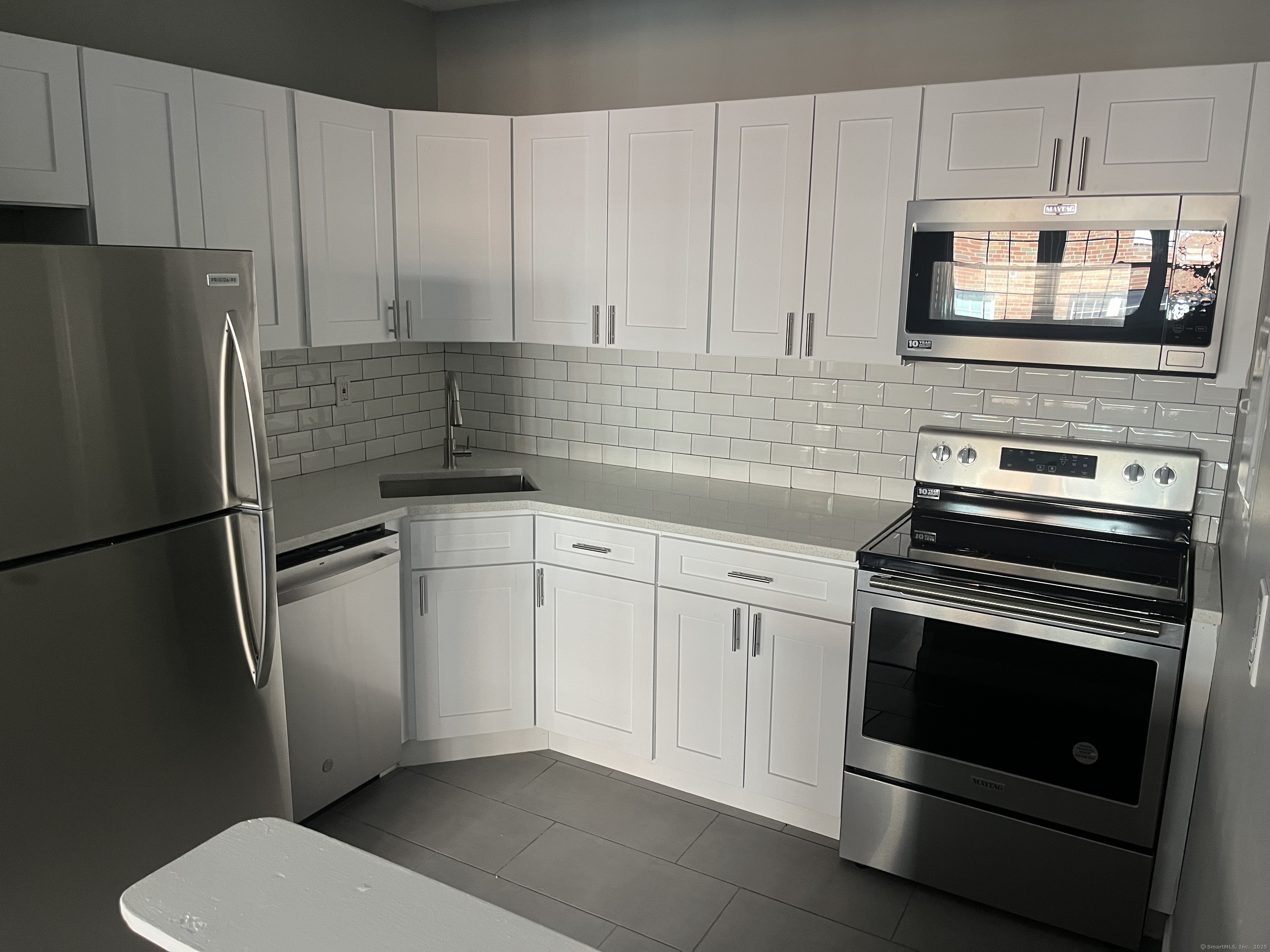Rental Property at Elizabeth Street 118-A4, West Haven, Connecticut - Bedrooms: 1 
Bathrooms: 1 
Rooms: 4  - $1,500 MO.
