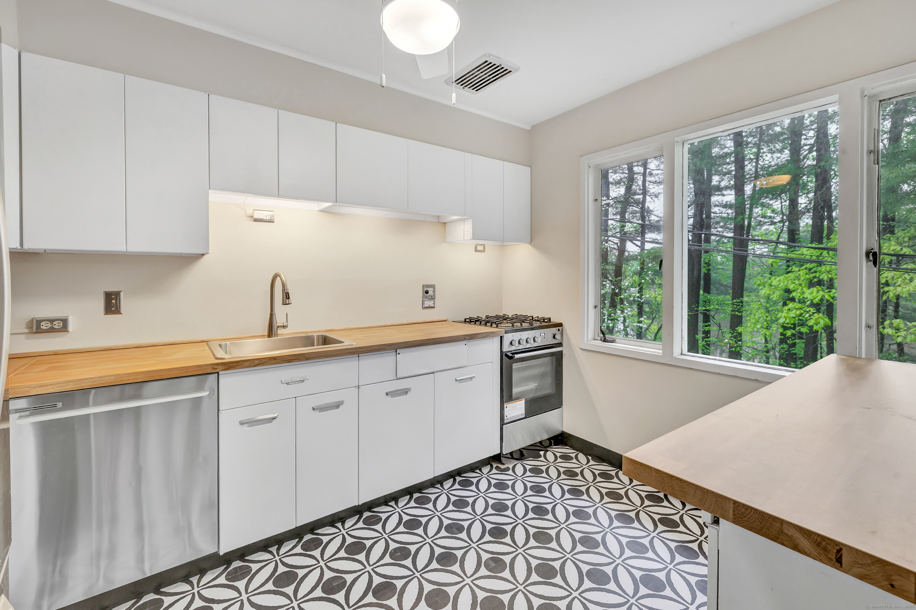 42 N Lake Drive #APT C2, Hamden, Connecticut image 9