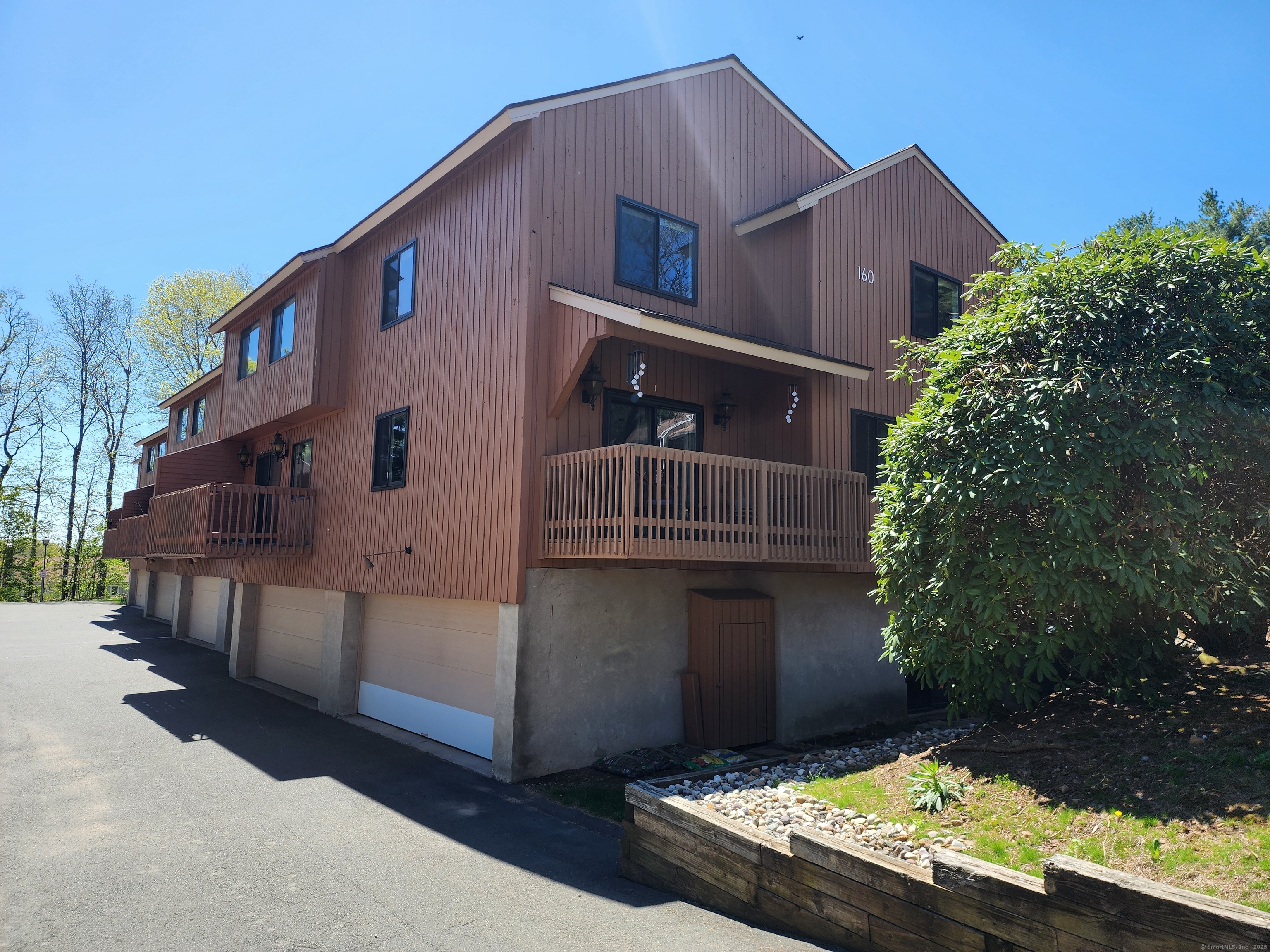 New Britain, Connecticut 06053, United States, 2 Bedrooms Bedrooms, ,3 BathroomsBathrooms,Residential,Active,132054