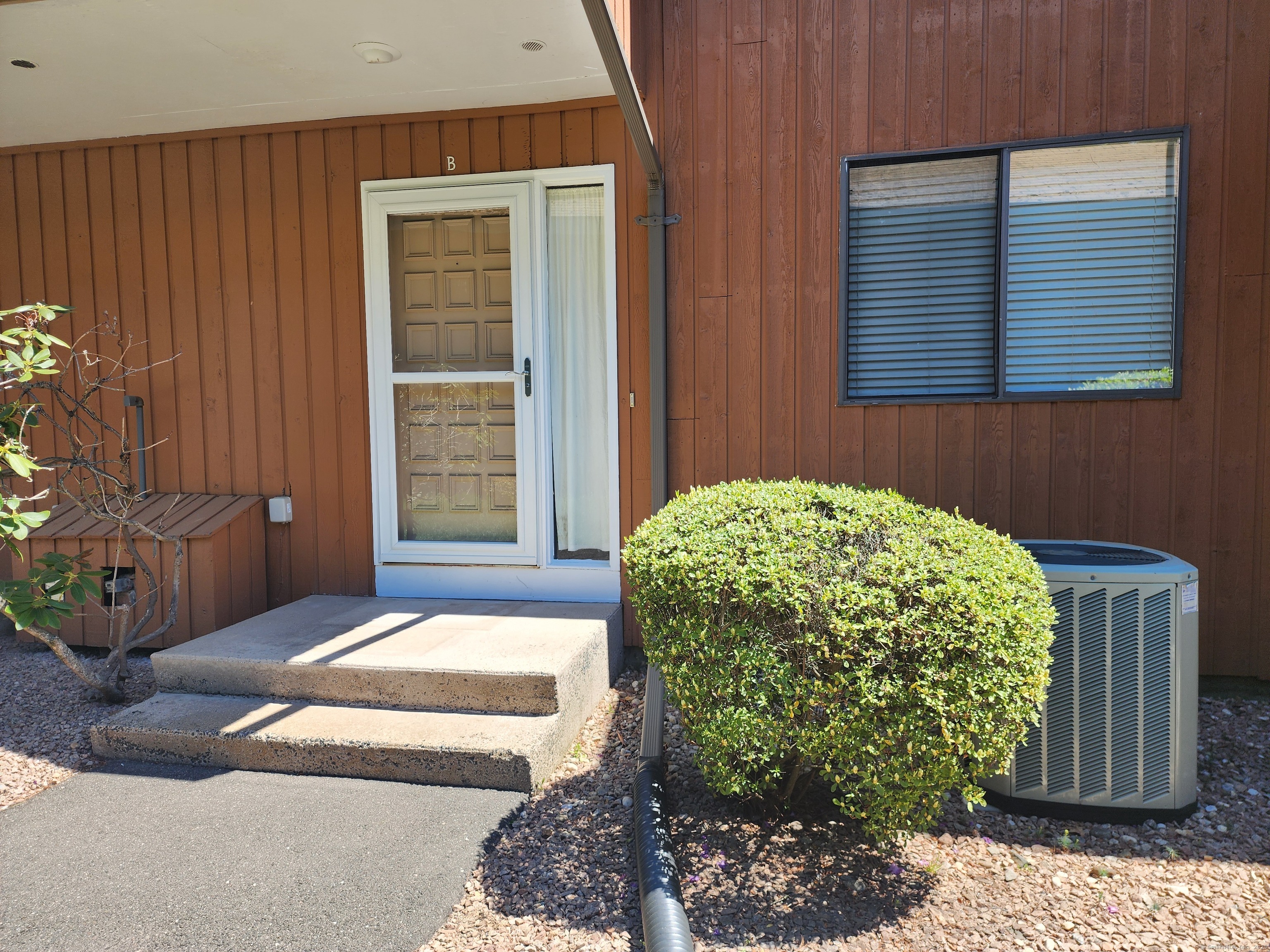 New Britain, Connecticut 06053, United States, 2 Bedrooms Bedrooms, ,3 BathroomsBathrooms,Residential,Active,132054