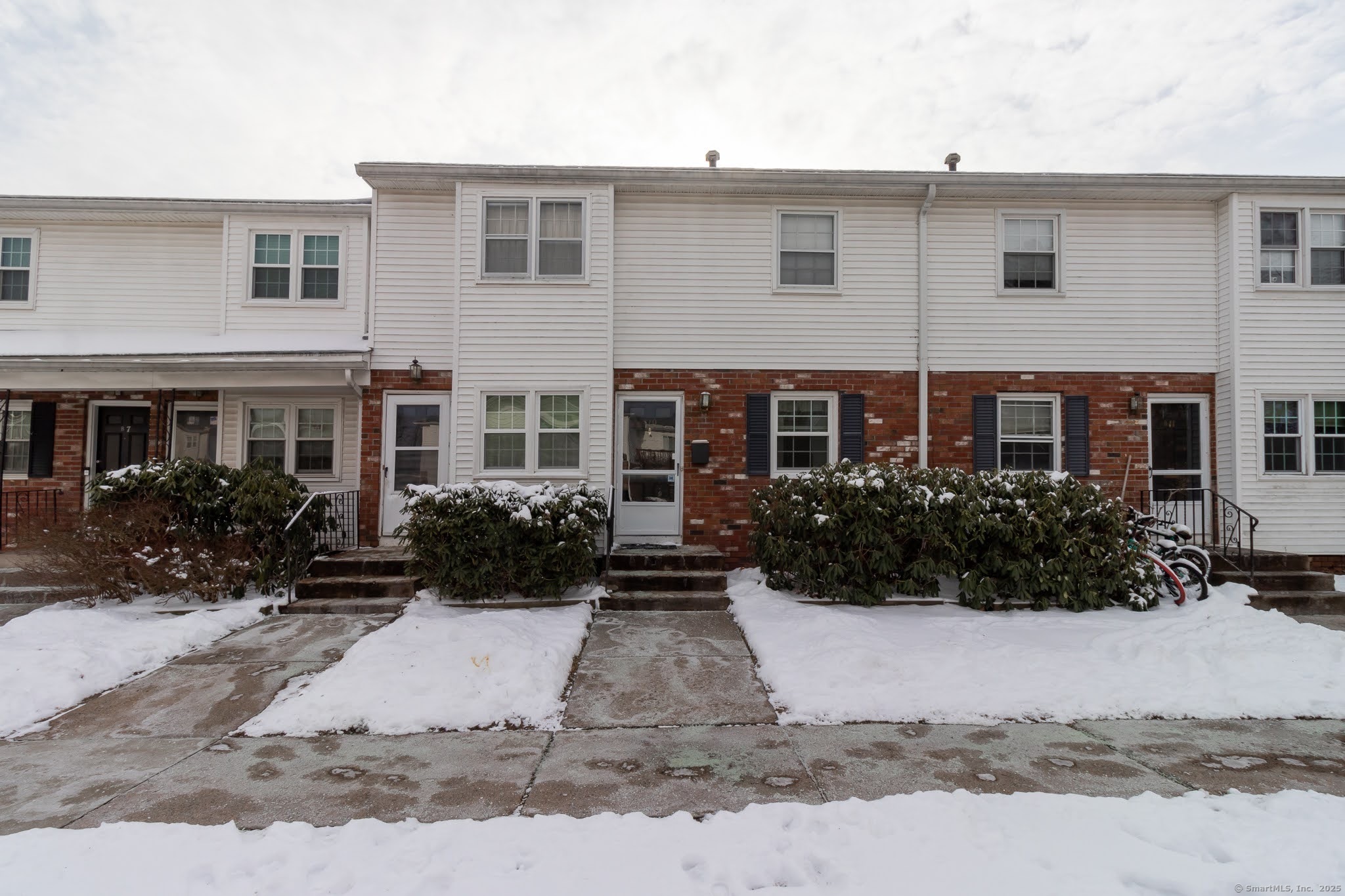 Bradley Circle B, Enfield, Connecticut - 1 Bedrooms  
1 Bathrooms  
4 Rooms - 