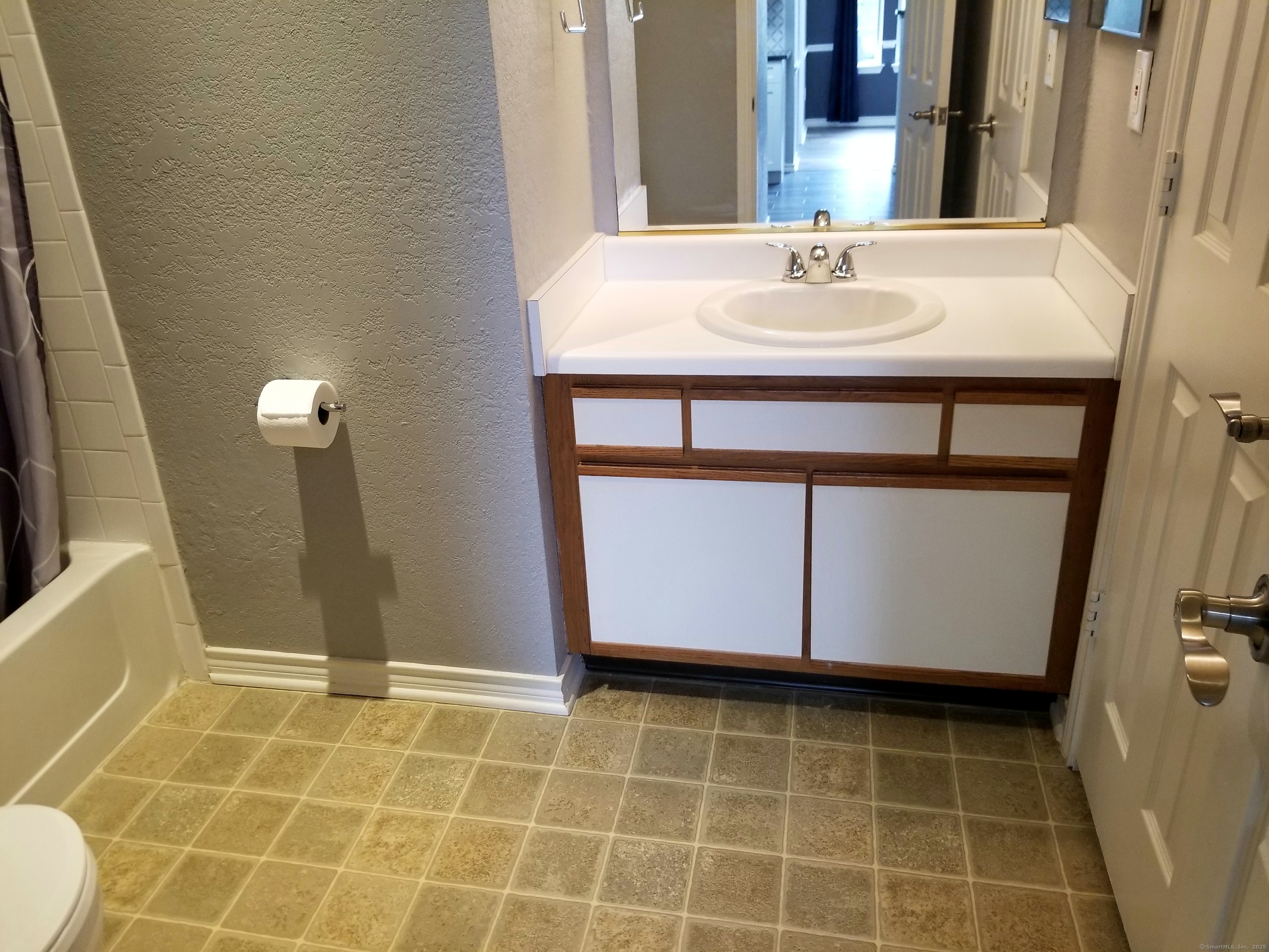 East Hartford, Connecticut 06118, United States, 2 Bedrooms Bedrooms, ,2 BathroomsBathrooms,Residential,Active,169417