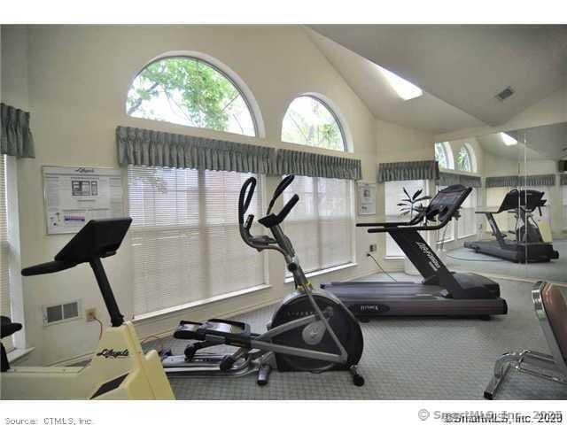 East Hartford, Connecticut 06118, United States, 2 Bedrooms Bedrooms, ,2 BathroomsBathrooms,Residential,Active,169417