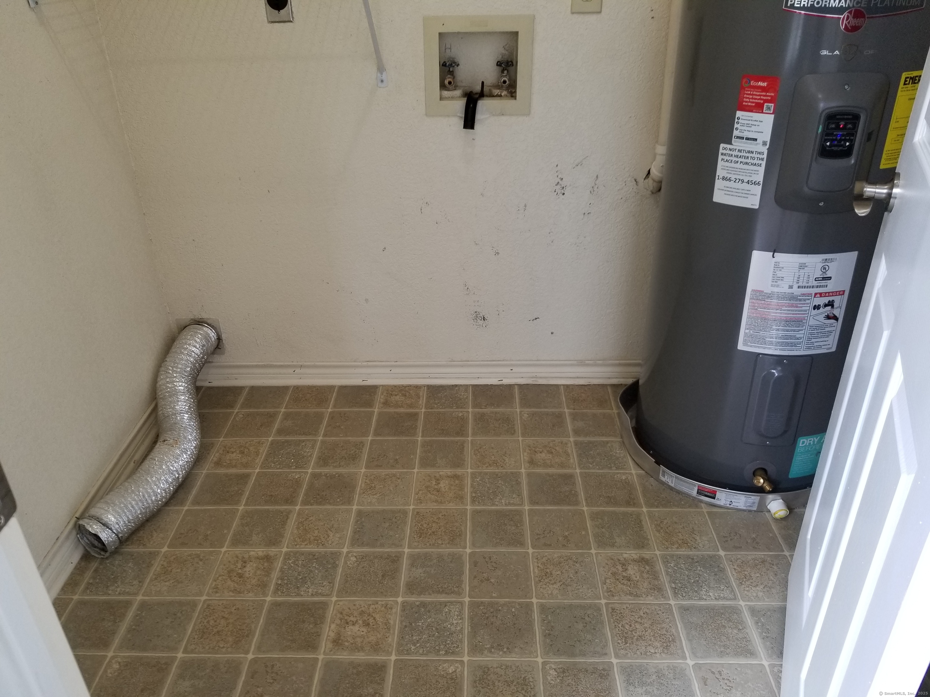 East Hartford, Connecticut 06118, United States, 2 Bedrooms Bedrooms, ,2 BathroomsBathrooms,Residential,Active,169417