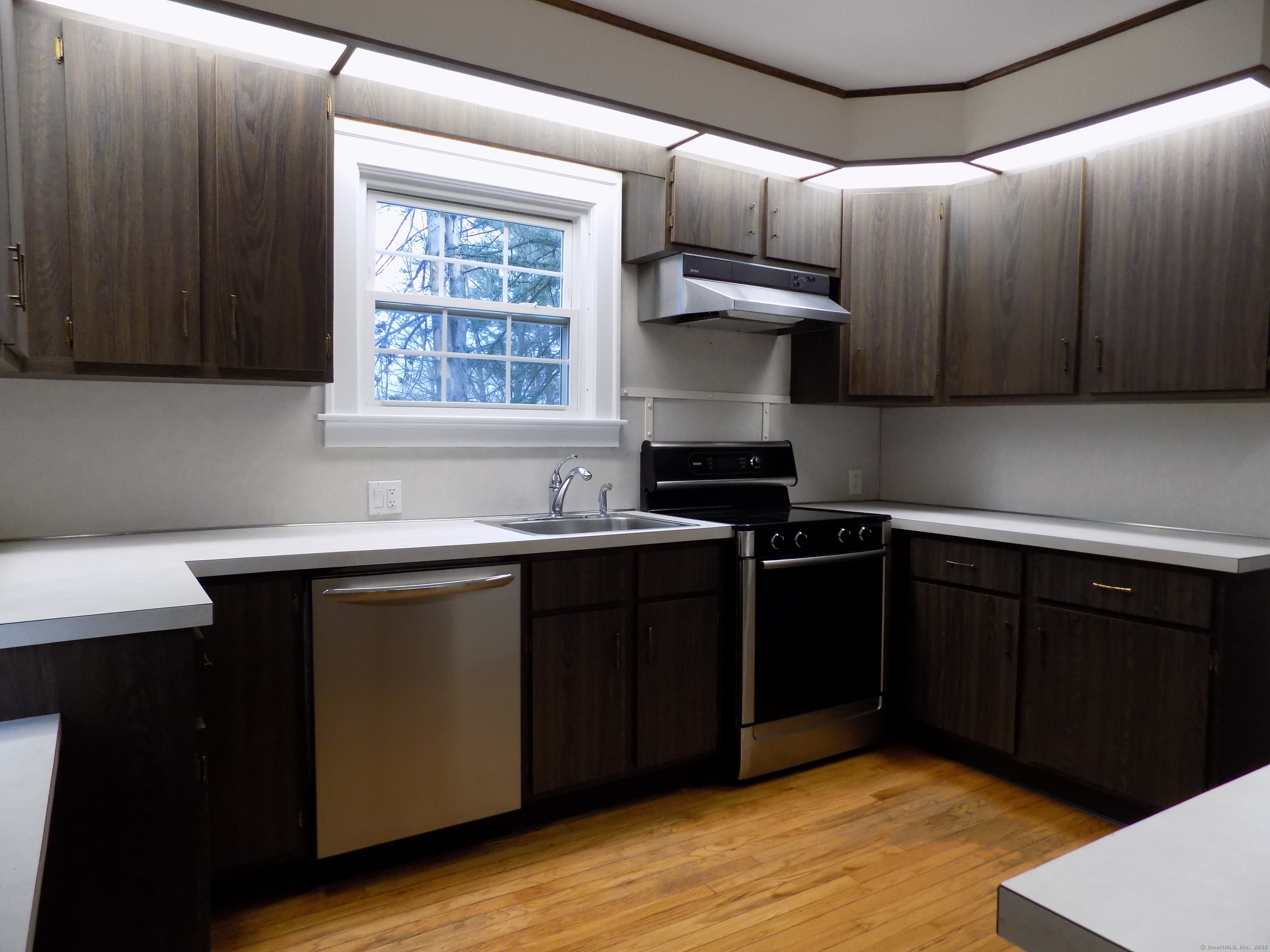 21 Britton Road, Bristol, Connecticut image 3