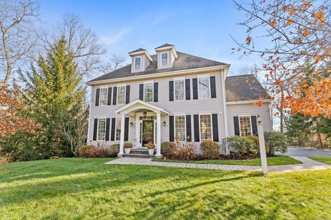 Photo of 44 Arlington Drive, Avon, CT 06001 (MLS # 24062135)