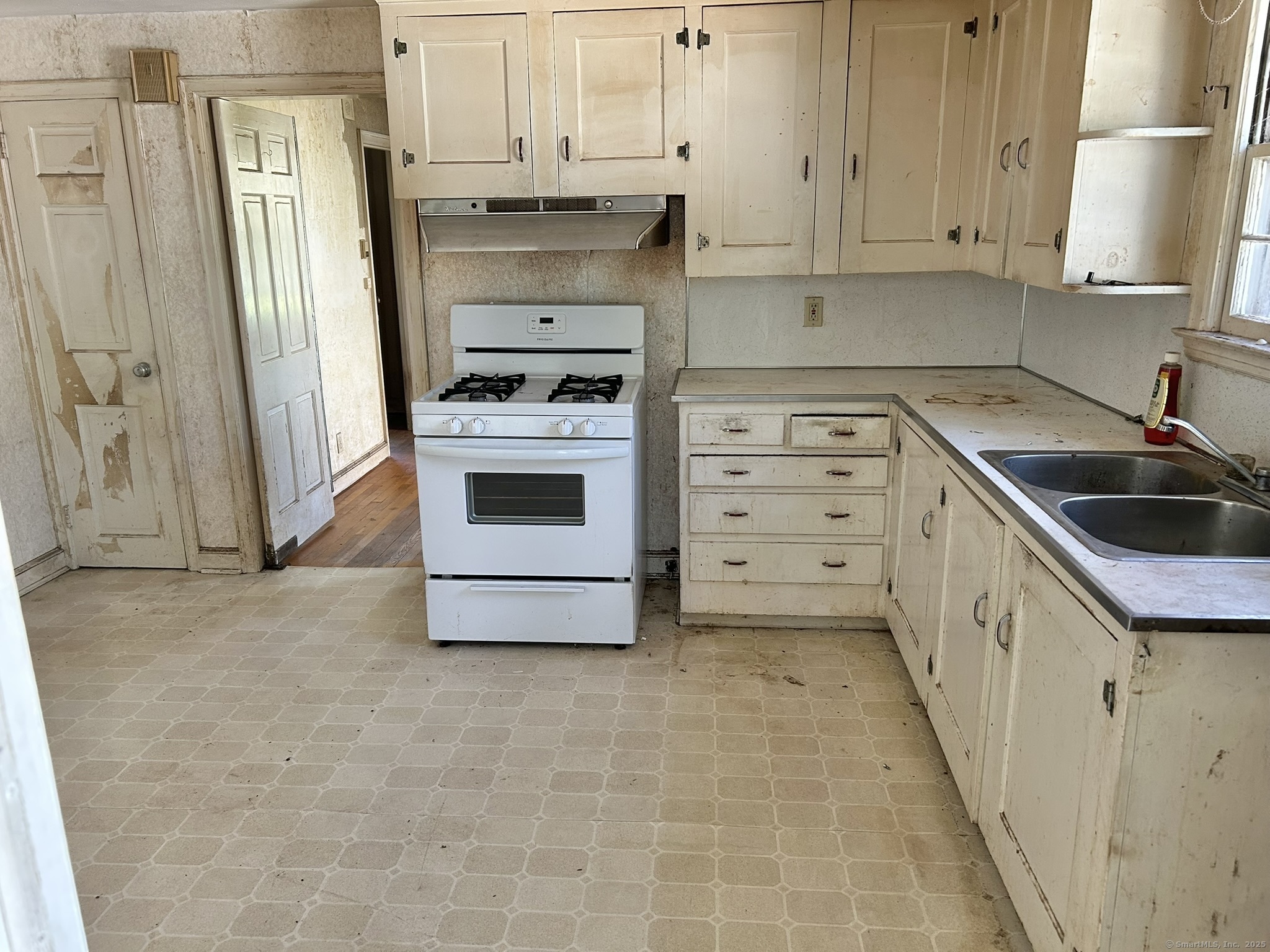 69 Edgemere Avenue, West Hartford, Connecticut image 13