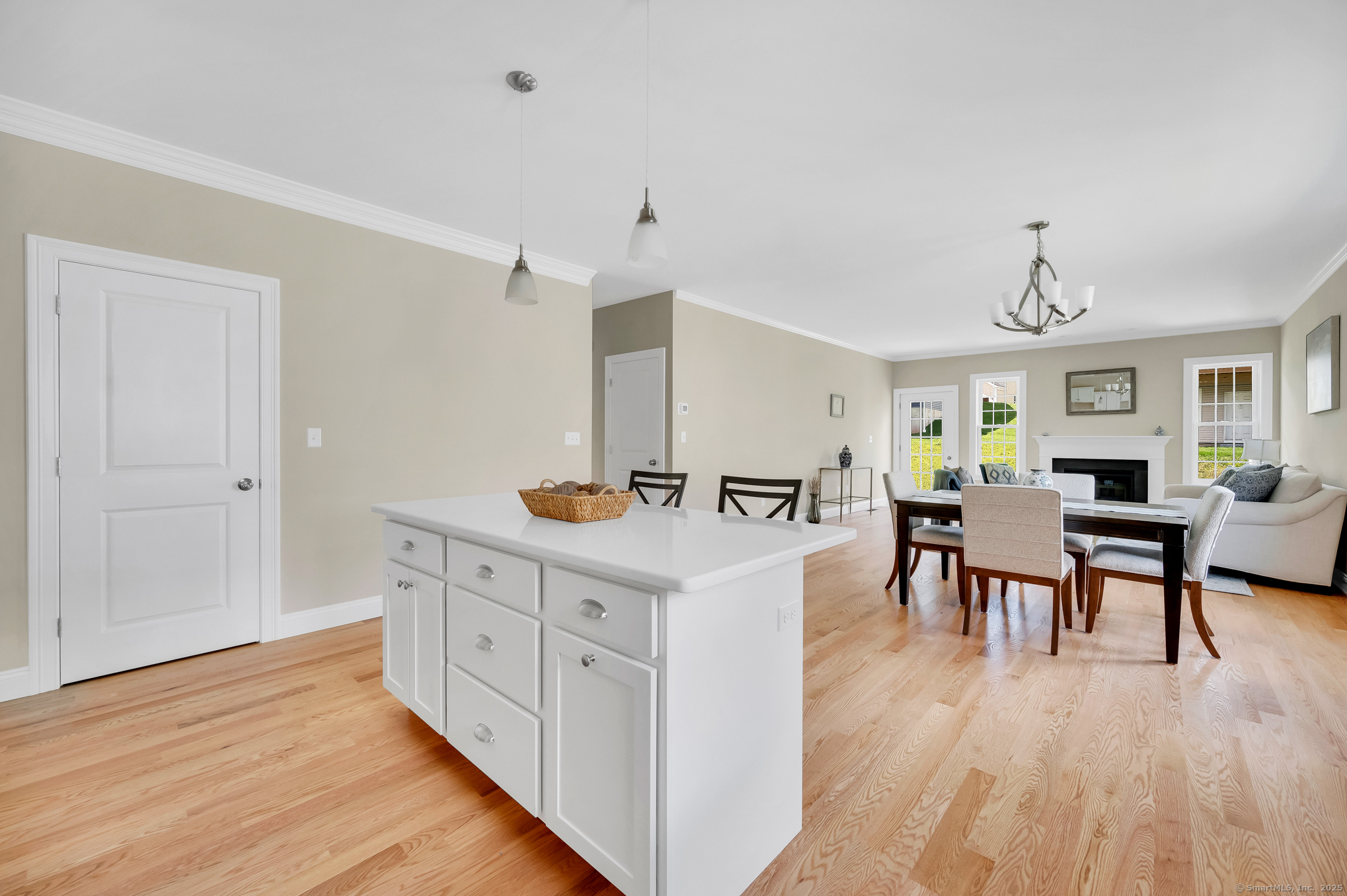 Middletown, Connecticut 06457, United States, 2 Bedrooms Bedrooms, ,2 BathroomsBathrooms,Residential,Pending,201471