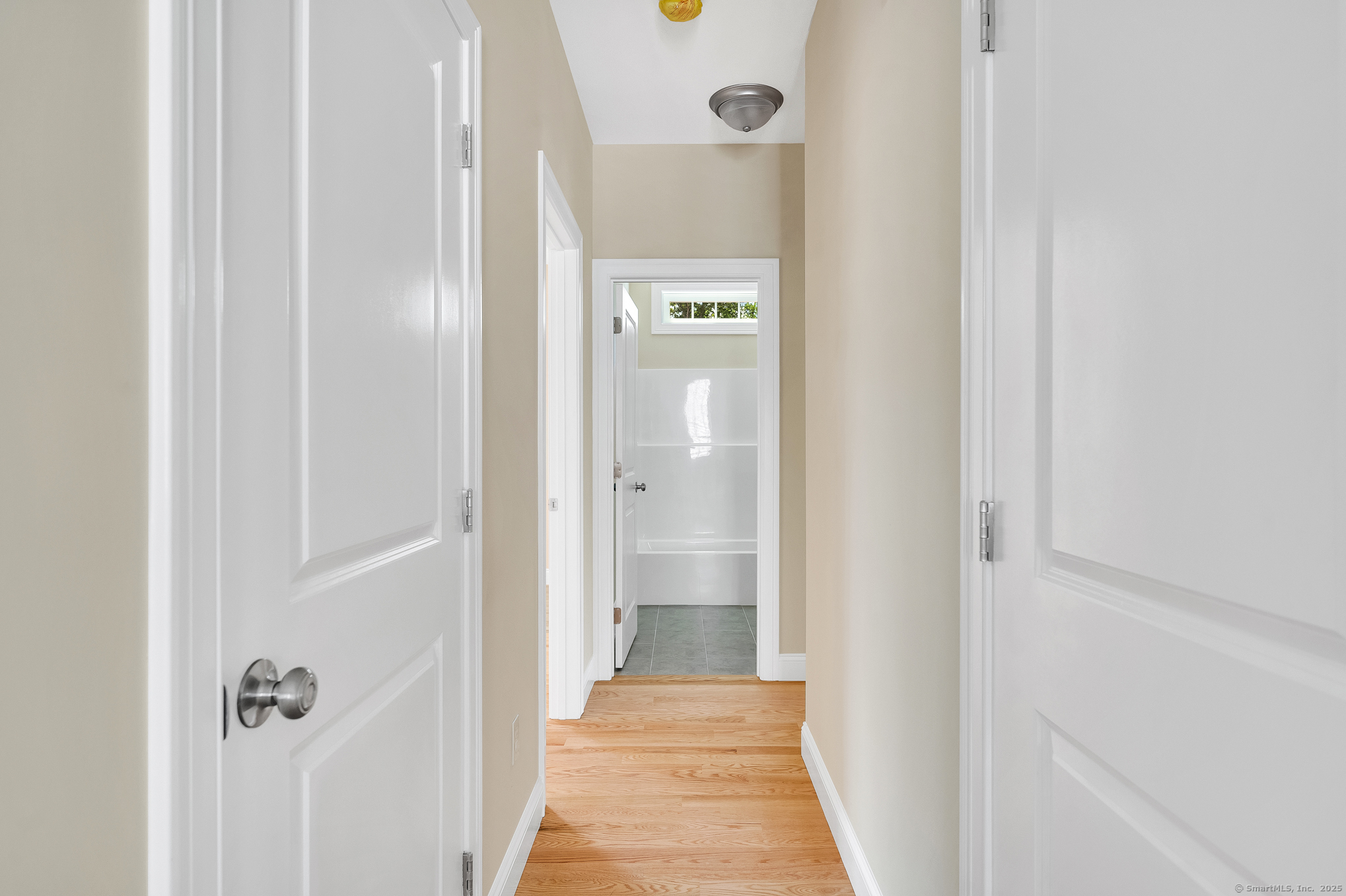 Middletown, Connecticut 06457, United States, 2 Bedrooms Bedrooms, ,2 BathroomsBathrooms,Residential,Pending,201471