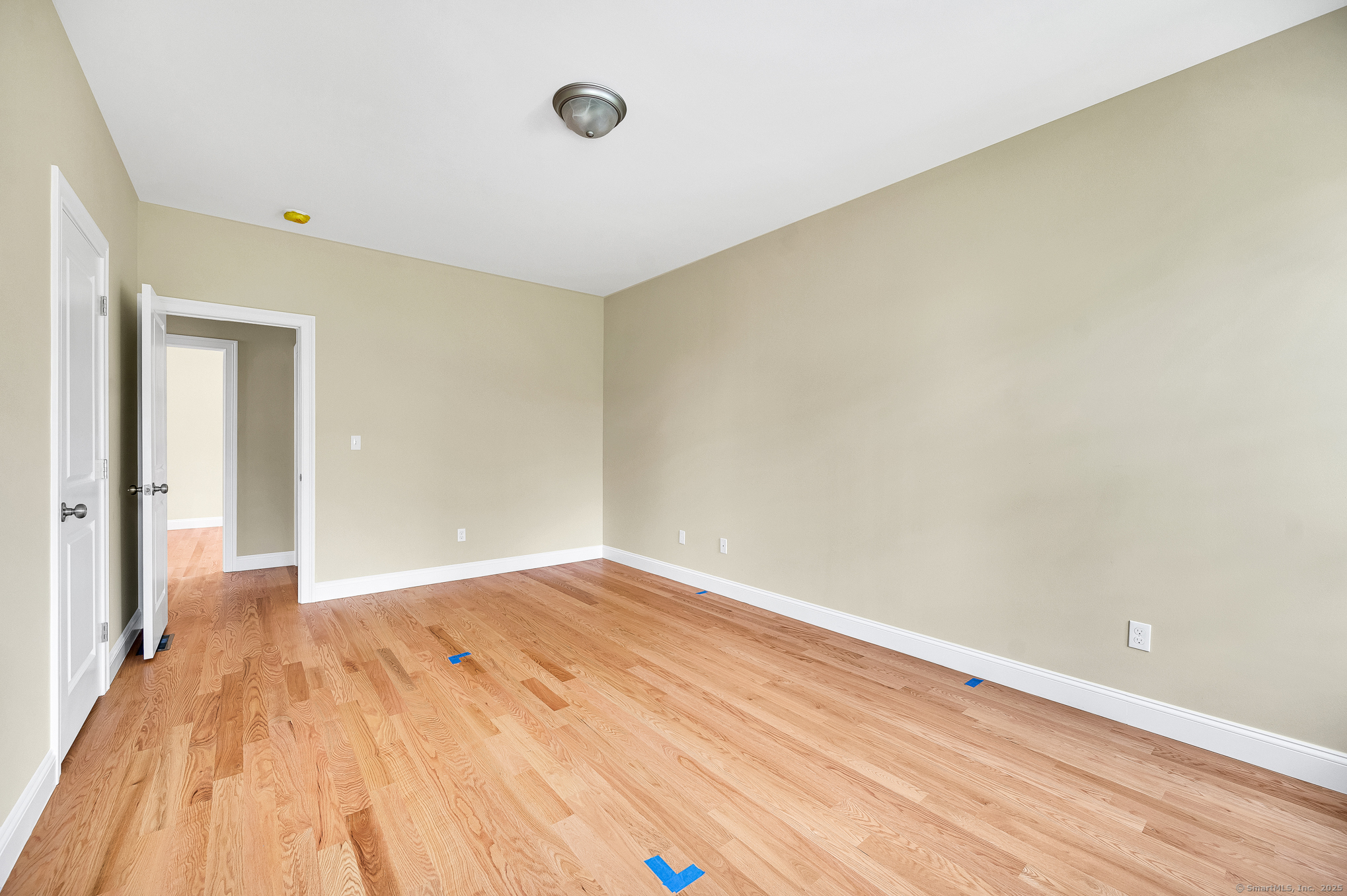 Middletown, Connecticut 06457, United States, 2 Bedrooms Bedrooms, ,2 BathroomsBathrooms,Residential,Pending,201471