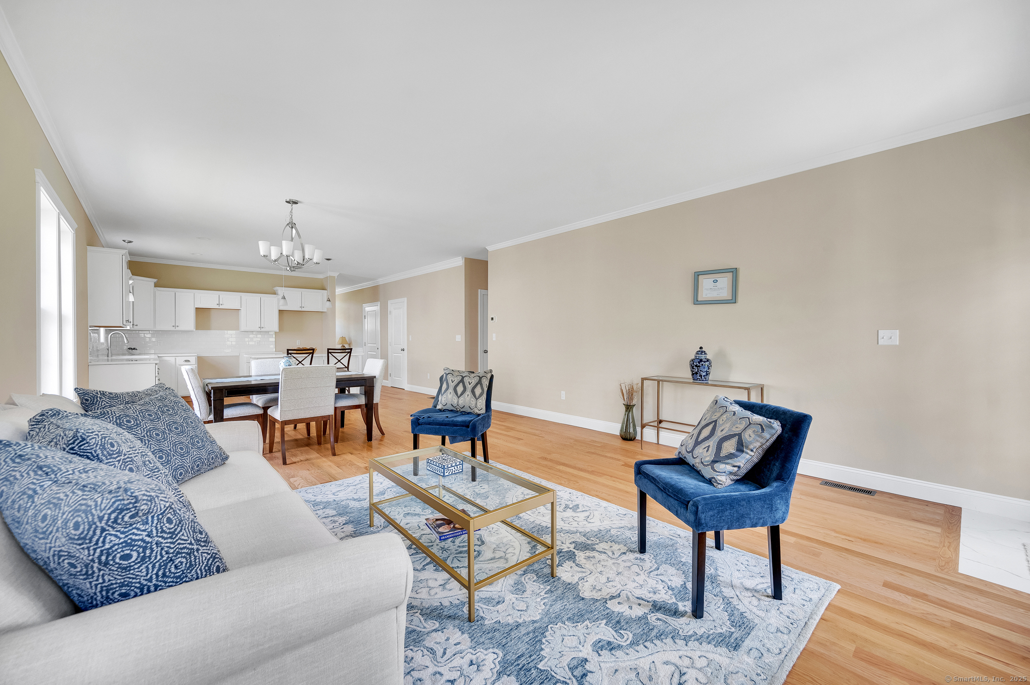 Middletown, Connecticut 06457, United States, 2 Bedrooms Bedrooms, ,2 BathroomsBathrooms,Residential,Pending,201471