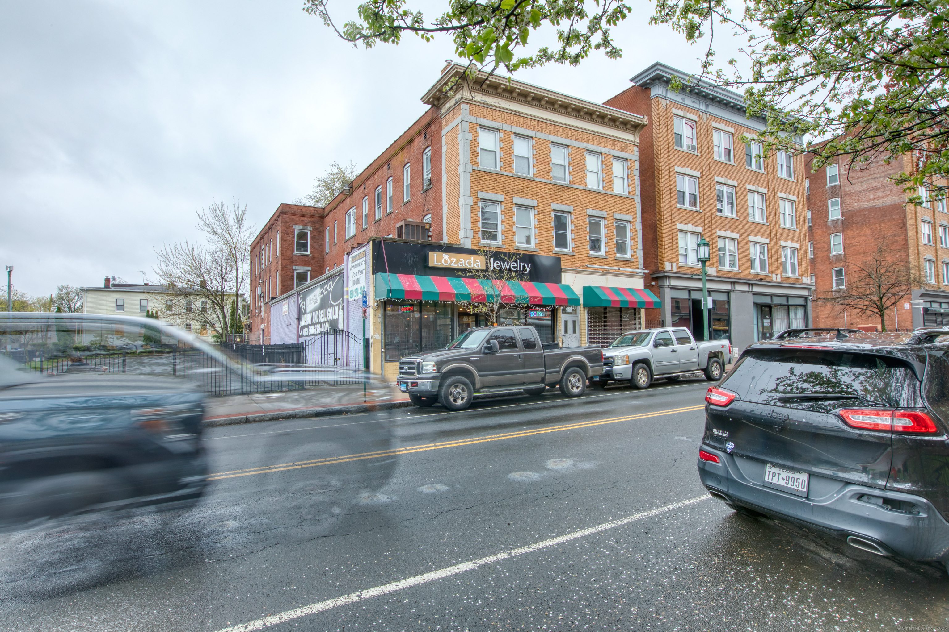 Park Street 825-2N, Hartford, Connecticut - 2 Bedrooms  
1 Bathrooms  
5 Rooms - 