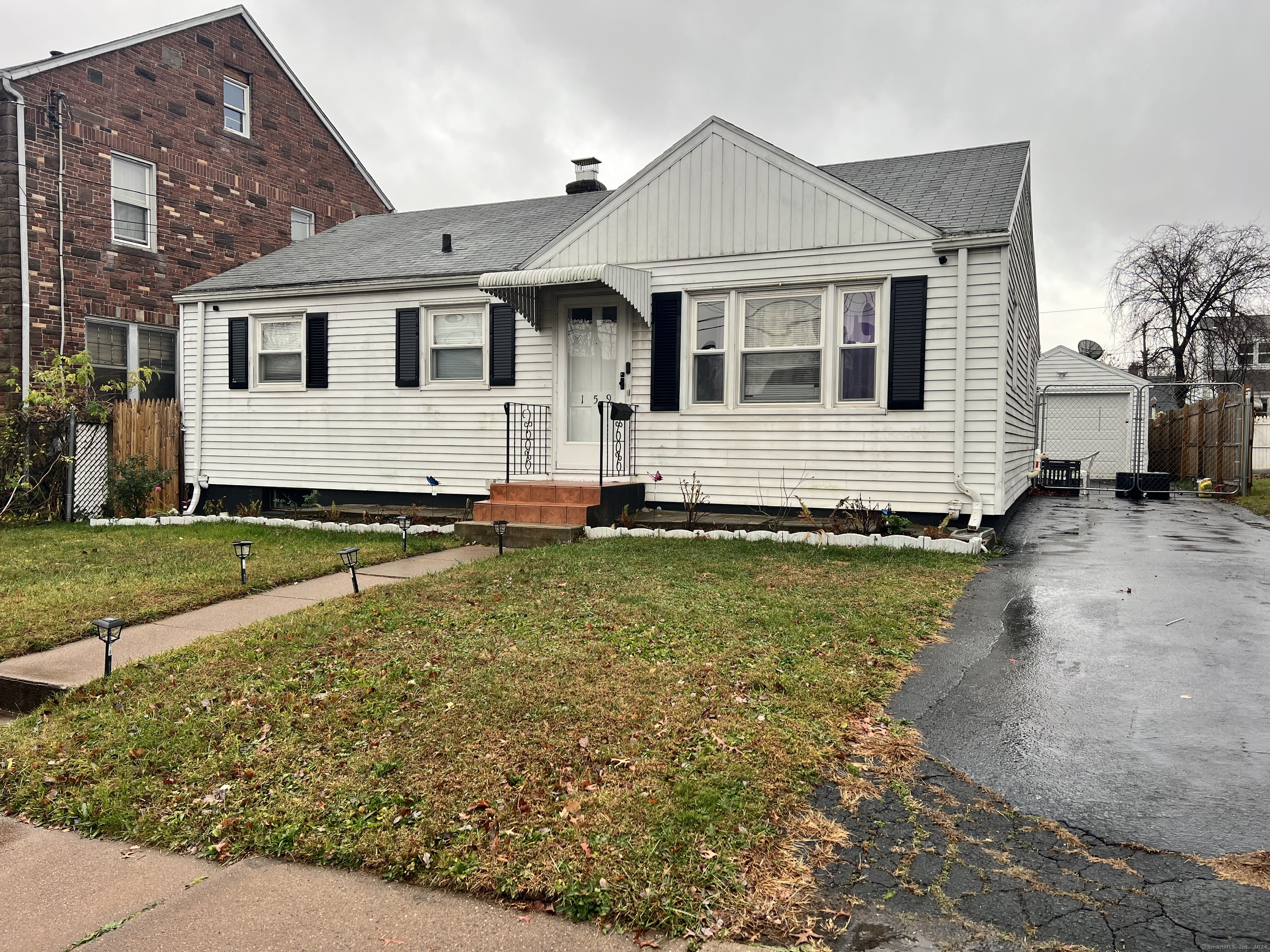 159 Gilman Street, Hartford, Connecticut - 3 Bedrooms  
1 Bathrooms  
5 Rooms - 