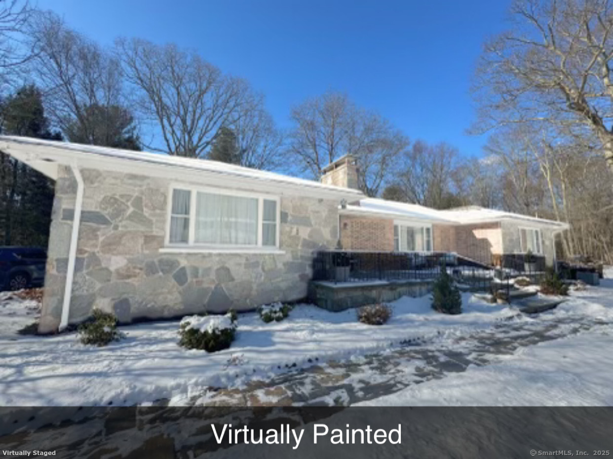 Deerfield Drive, Easton, Connecticut - 4 Bedrooms  
4 Bathrooms  
11 Rooms - 