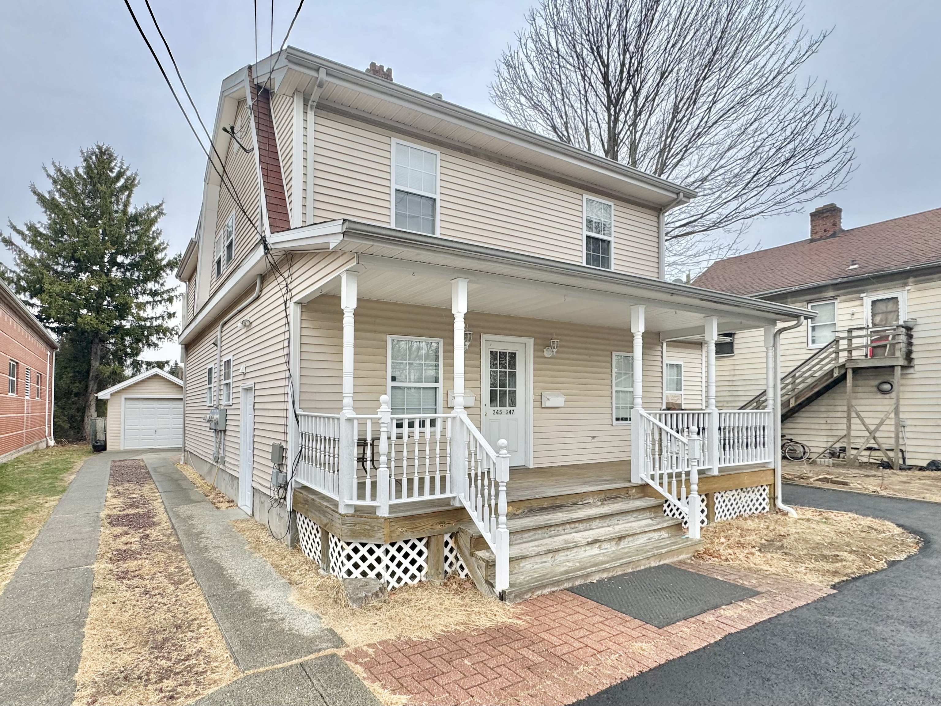 Naugatuck Avenue, Milford, Connecticut - 4 Bedrooms  
2 Bathrooms  
8 Rooms - 