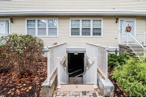 Tiny photo for 633 Danbury Road #APT 21, Ridgefield, CT 06877 (MLS # 24137018)