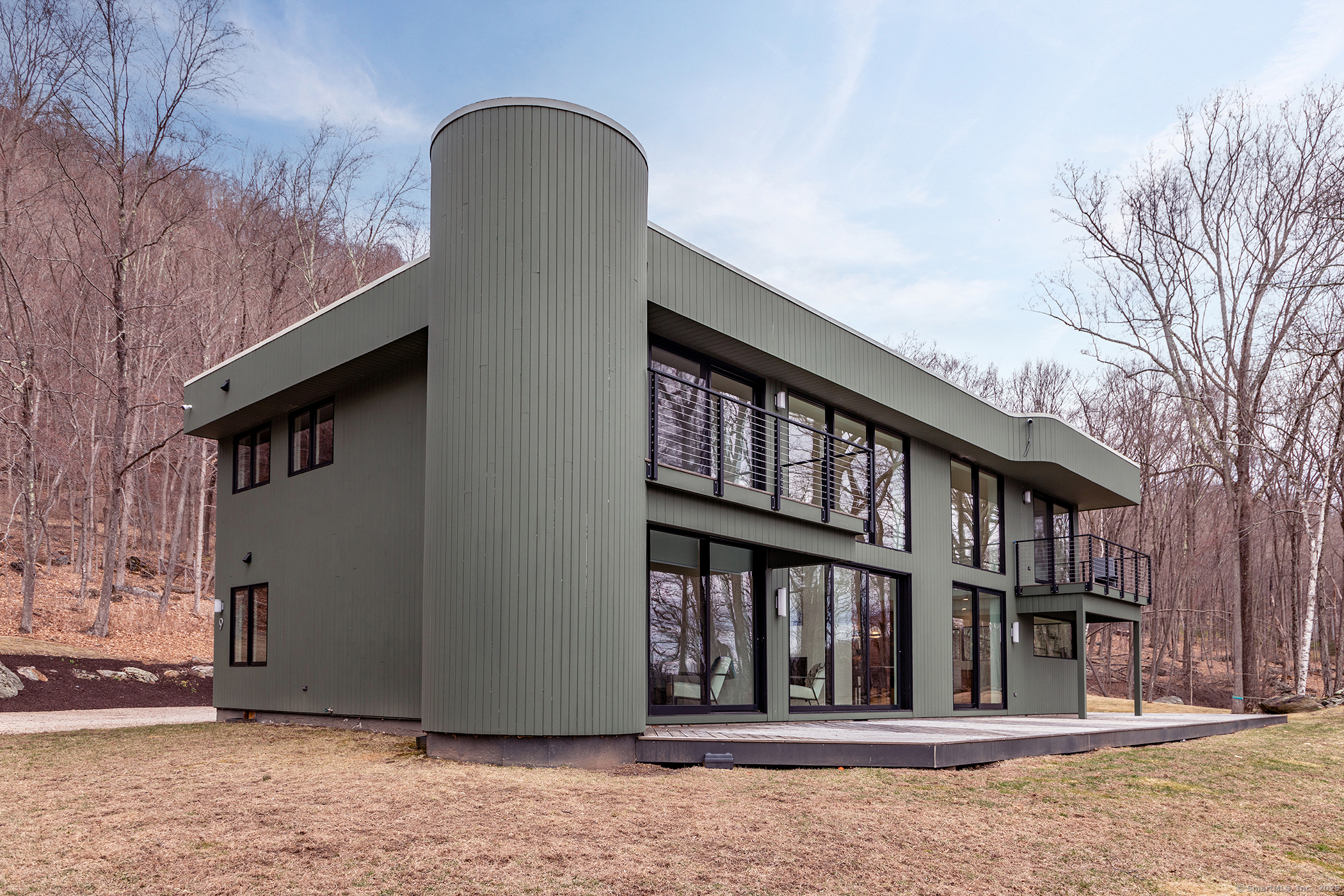 Overlook Drive, Salisbury, Connecticut - 4 Bedrooms  
5 Bathrooms  
8 Rooms - 