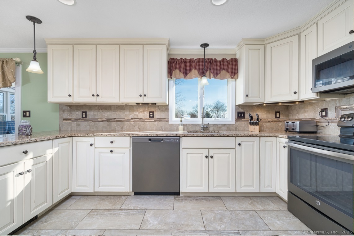 7 Bow Lane, Cromwell, Connecticut image 6