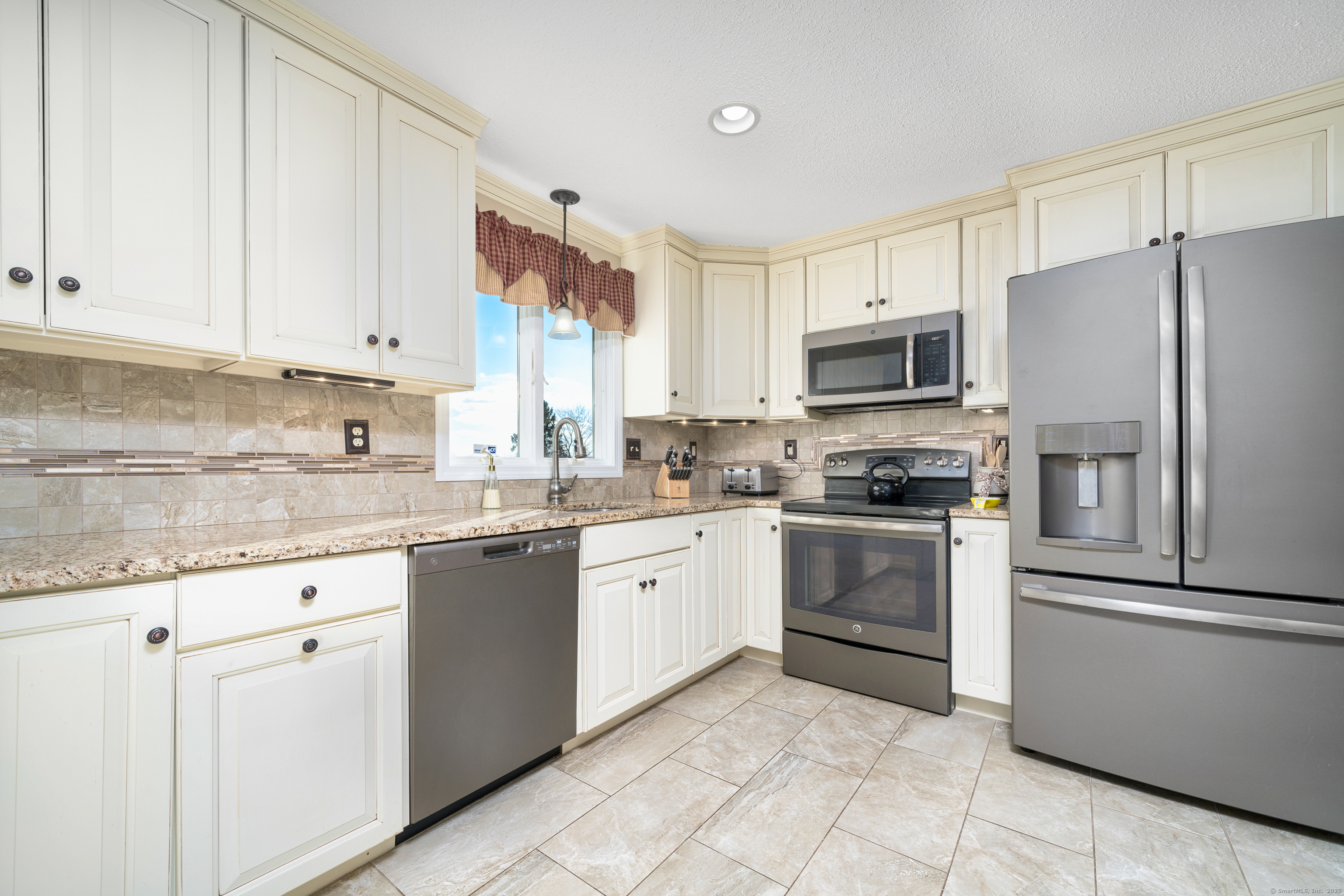 7 Bow Lane, Cromwell, Connecticut image 8