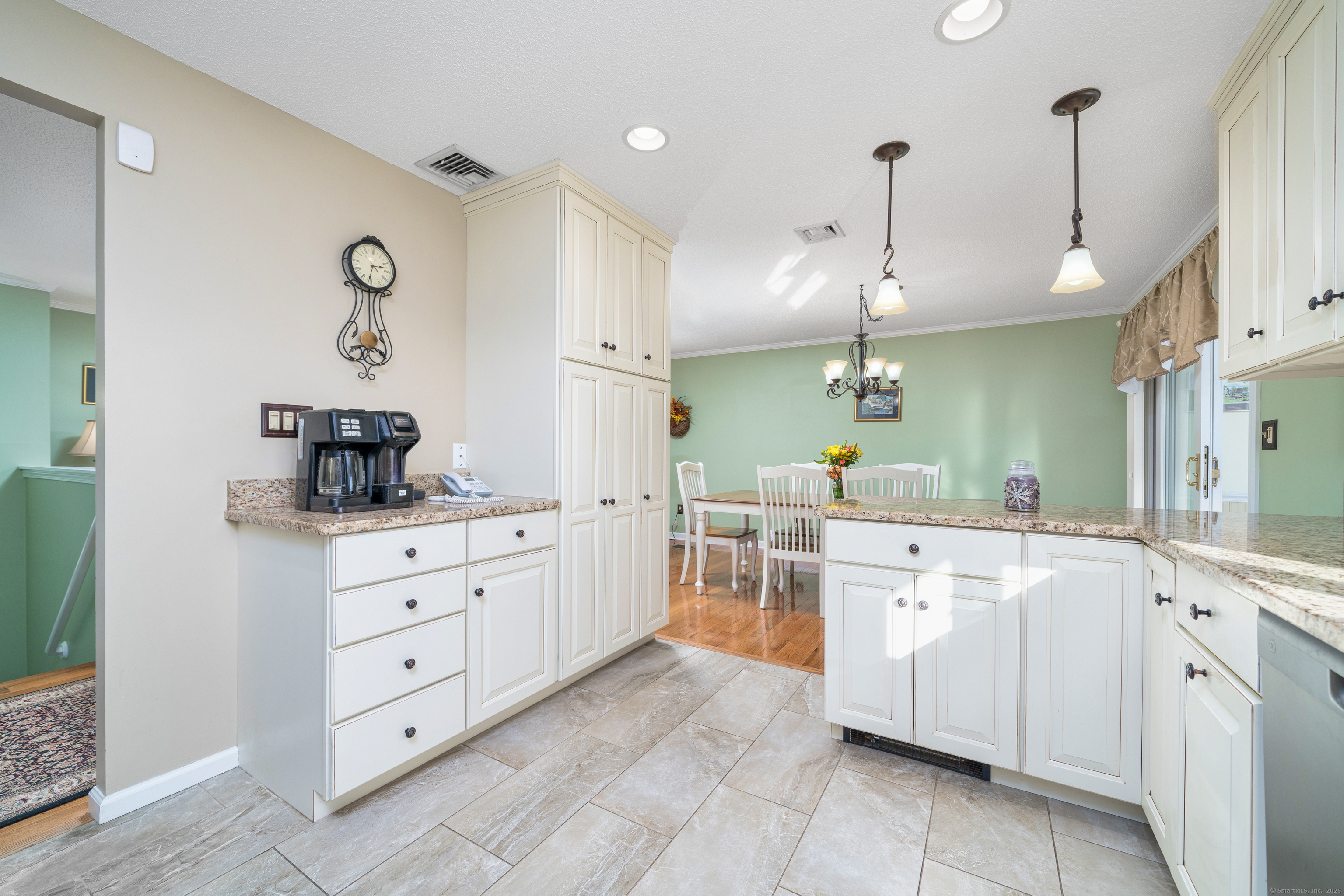 7 Bow Lane, Cromwell, Connecticut image 5