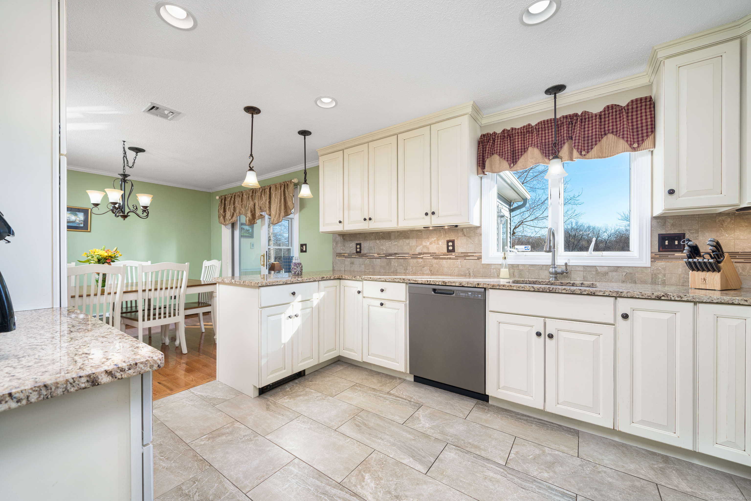 7 Bow Lane, Cromwell, Connecticut image 4
