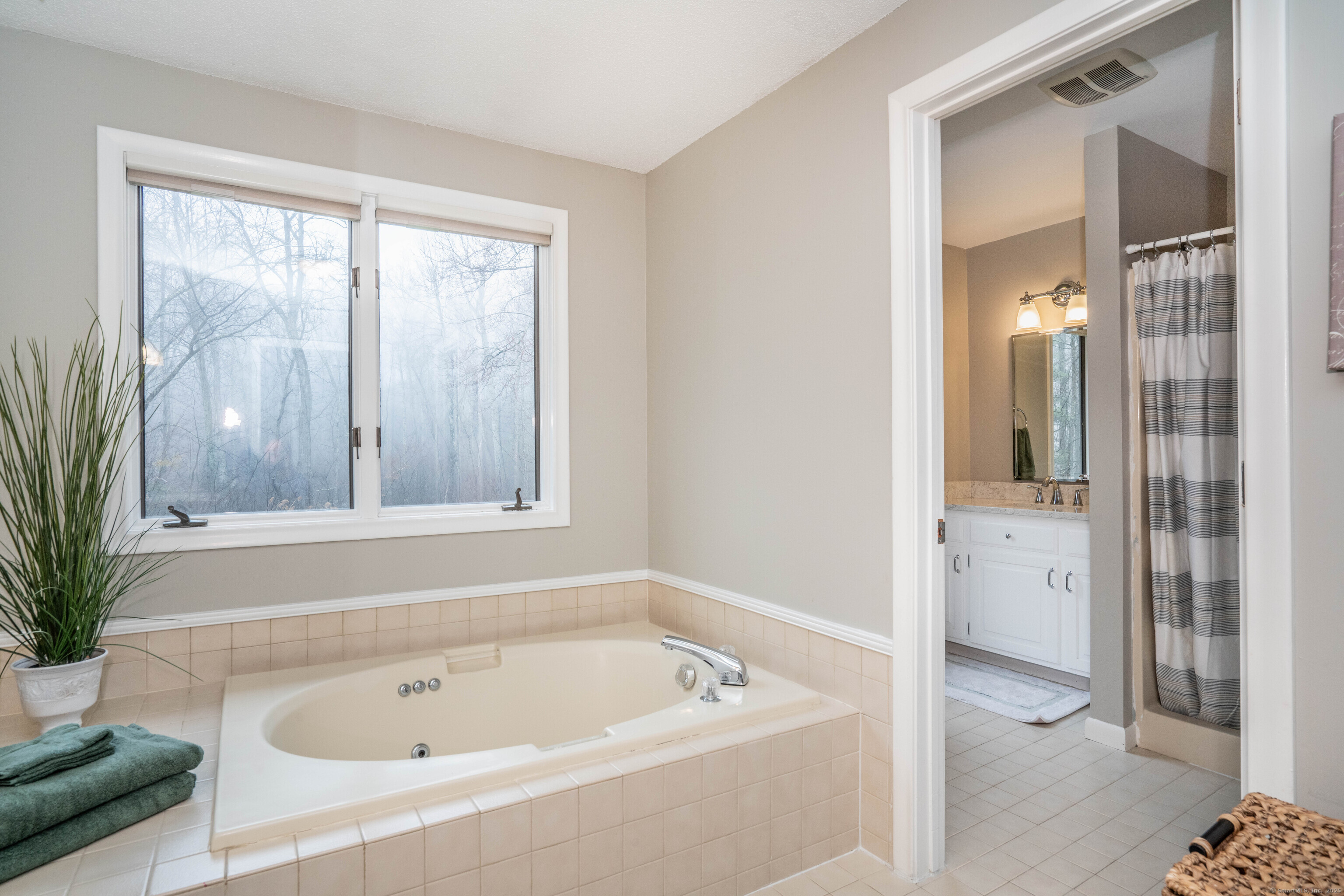 26 Crosswood Road, Farmington, Connecticut image 33