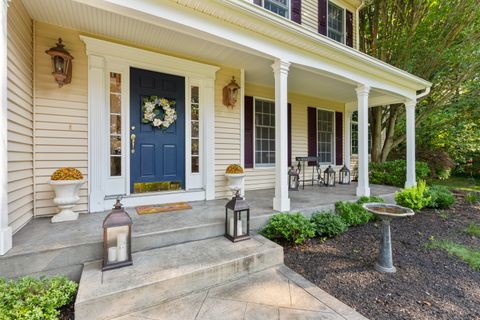 81 Valley Stream Lane Southbury CT 06488