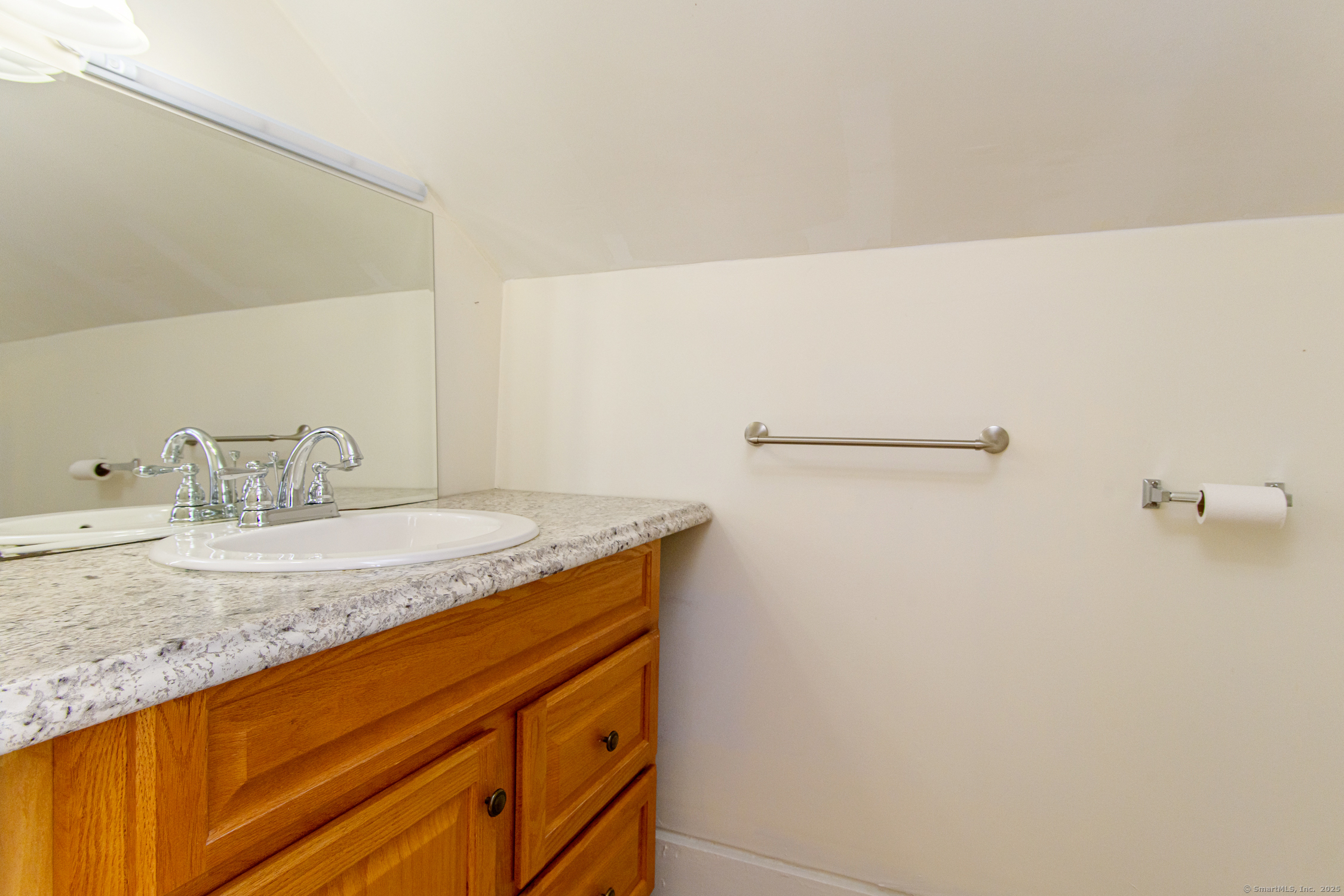 Putnam, Connecticut 06260, United States, 3 Bedrooms Bedrooms, ,2 BathroomsBathrooms,Residential,Pending,14920