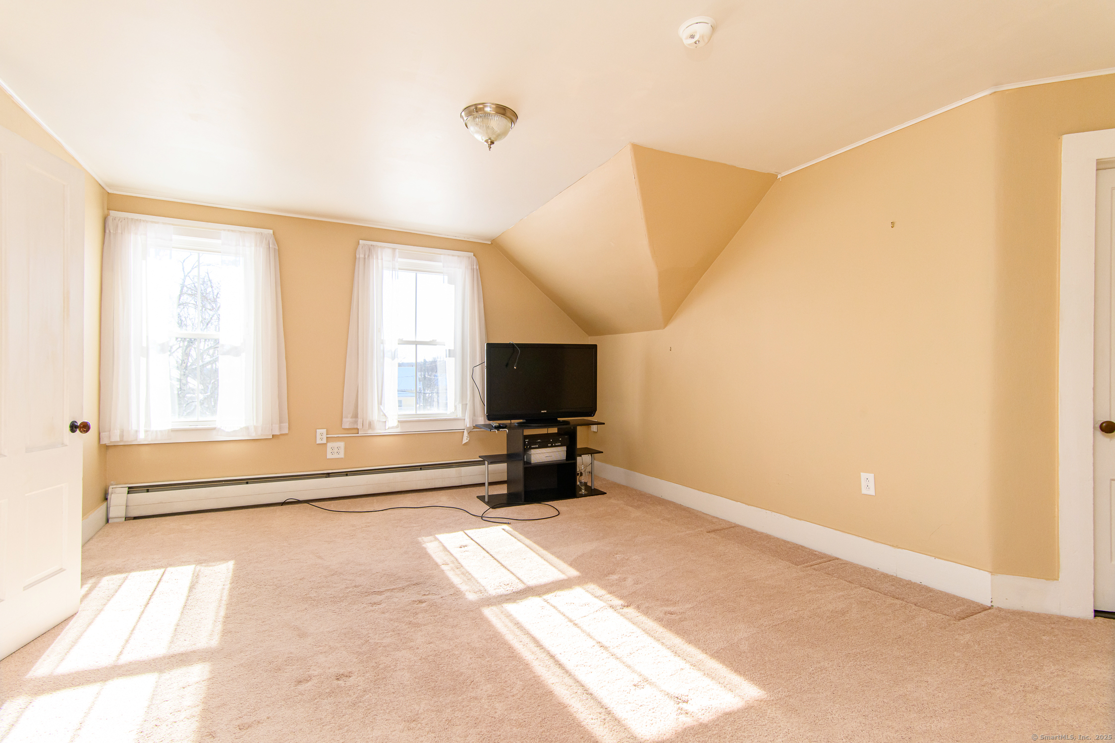 Putnam, Connecticut 06260, United States, 3 Bedrooms Bedrooms, ,2 BathroomsBathrooms,Residential,Pending,14920