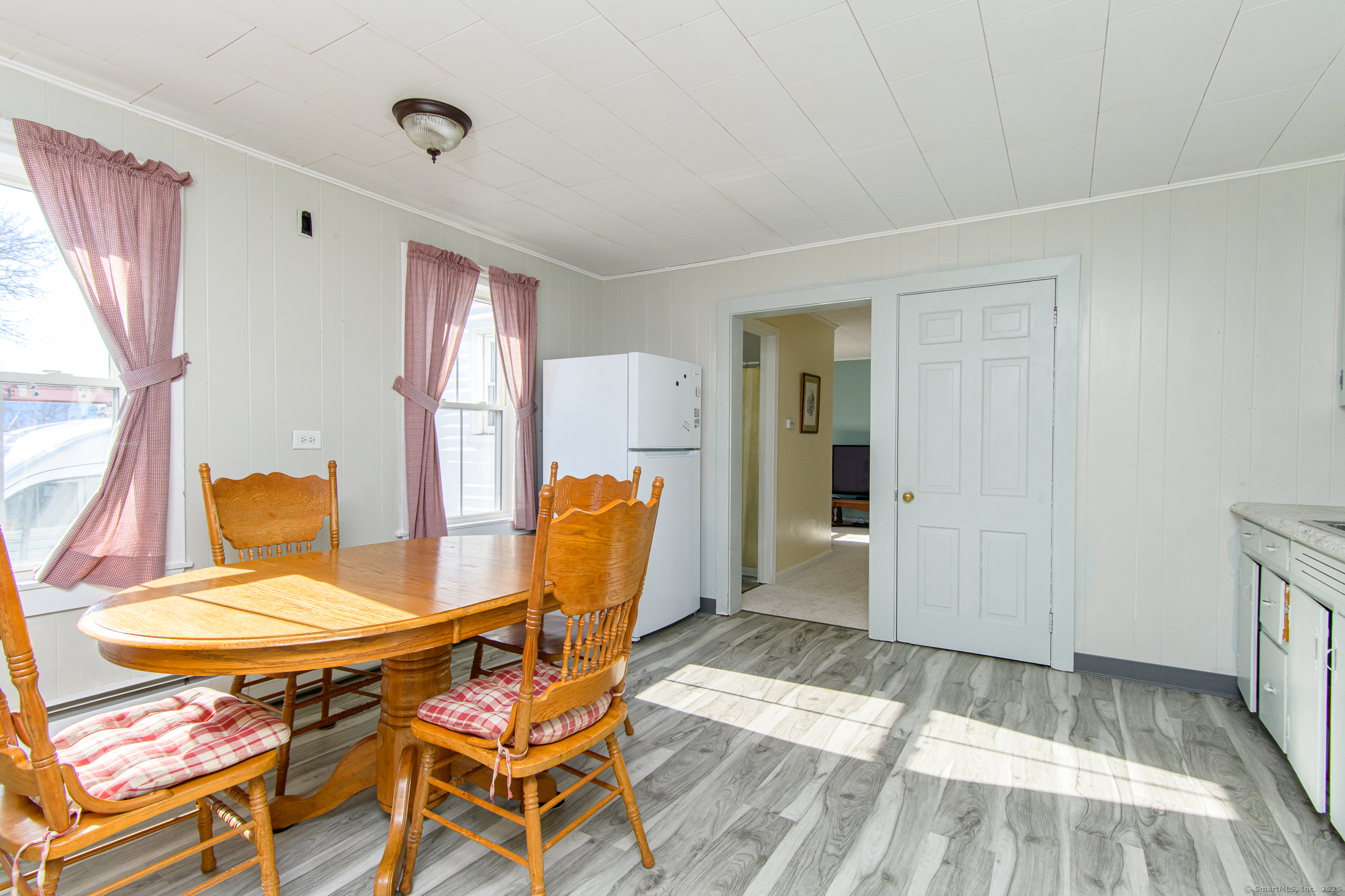 Putnam, Connecticut 06260, United States, 3 Bedrooms Bedrooms, ,2 BathroomsBathrooms,Residential,Pending,14920