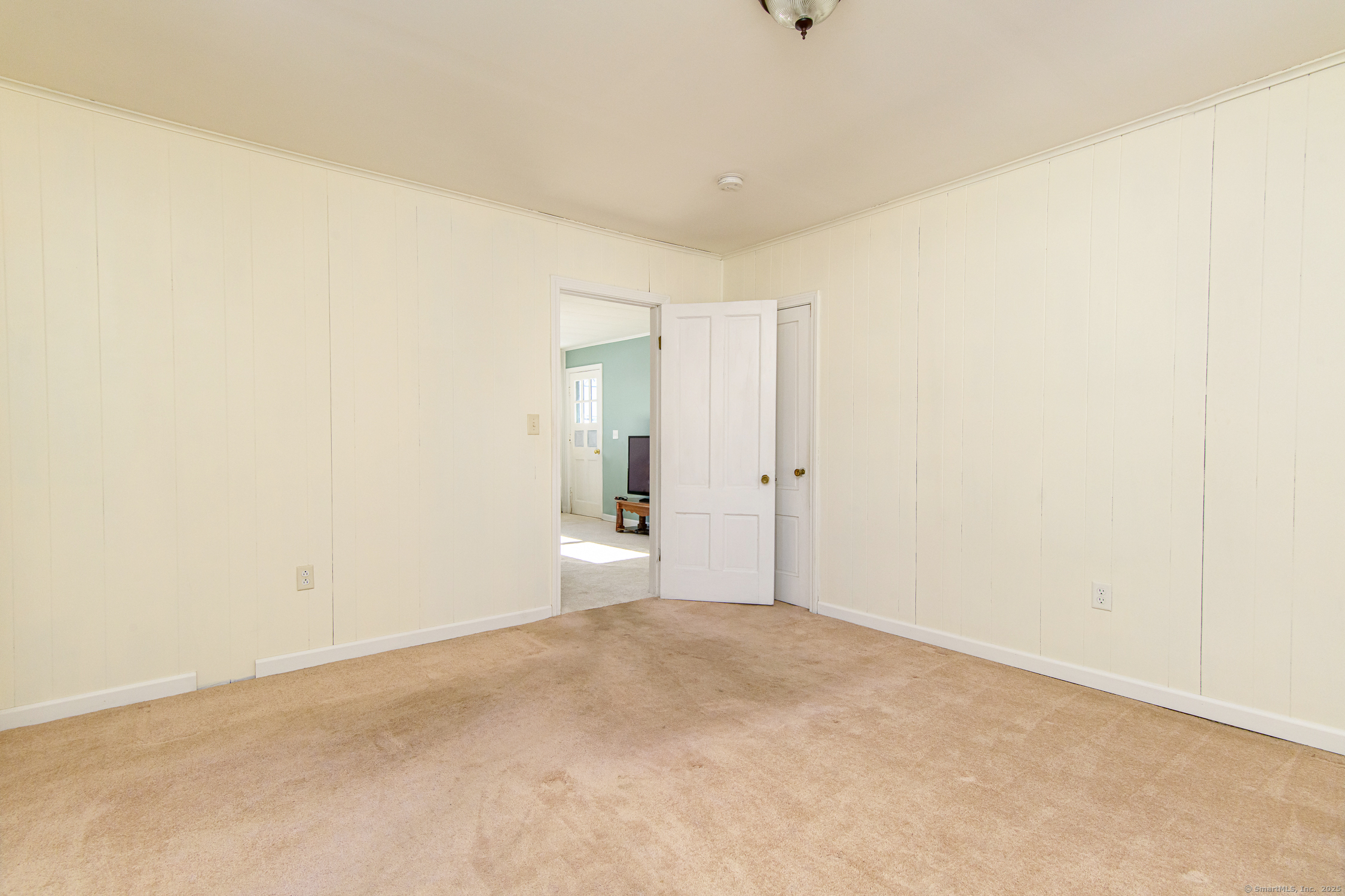 Putnam, Connecticut 06260, United States, 3 Bedrooms Bedrooms, ,2 BathroomsBathrooms,Residential,Pending,14920