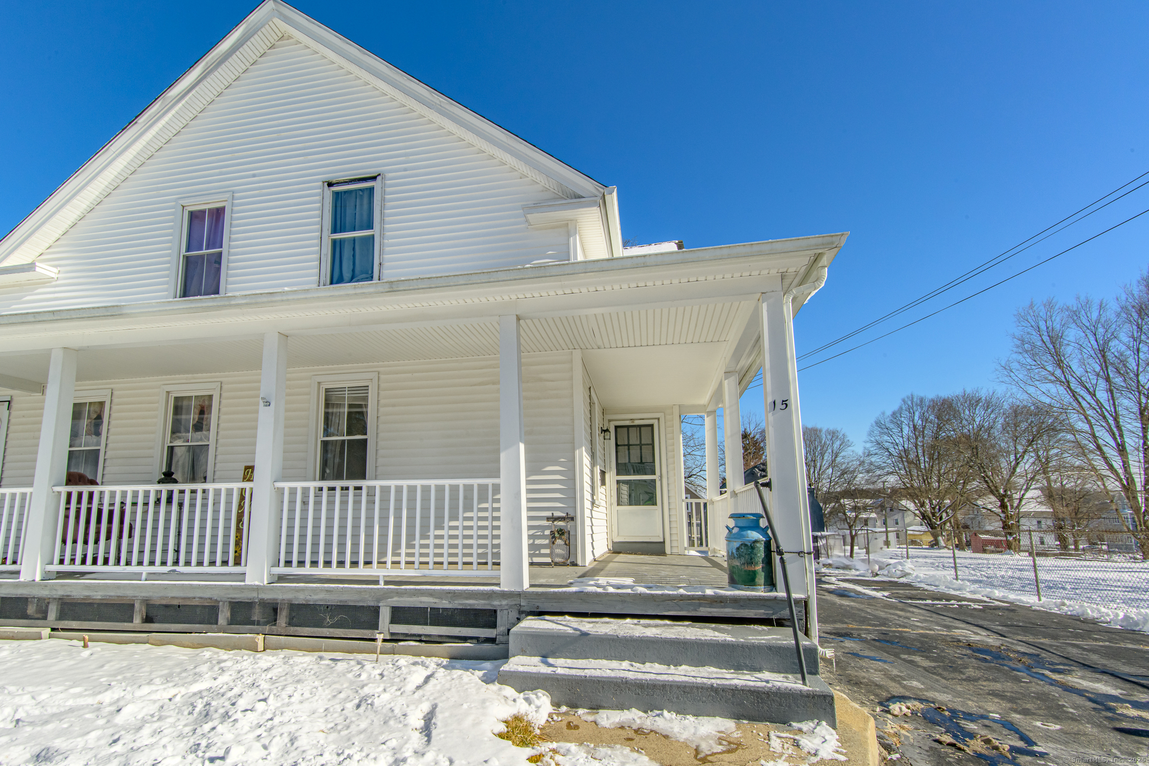 Putnam, Connecticut 06260, United States, 3 Bedrooms Bedrooms, ,2 BathroomsBathrooms,Residential,Pending,14920