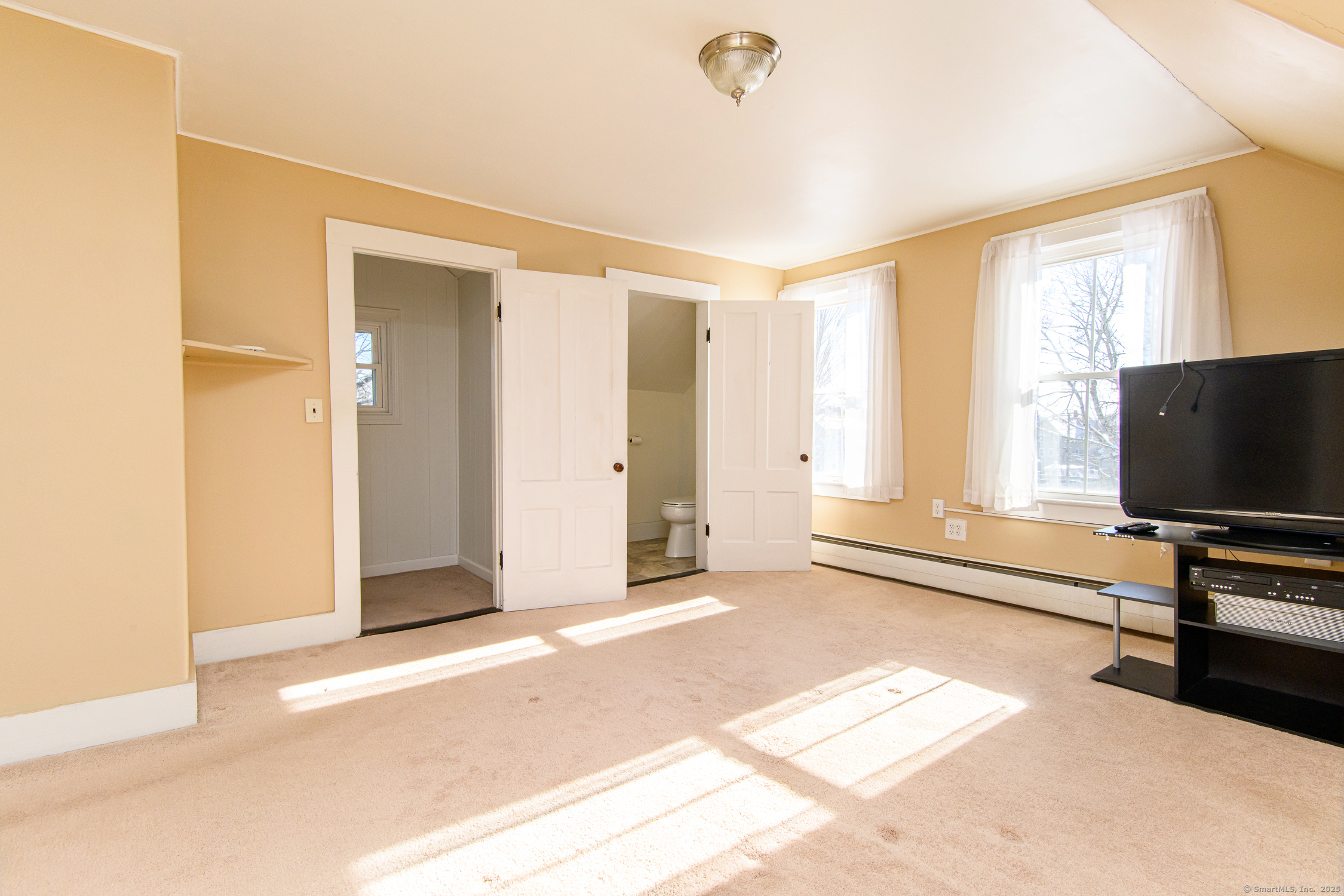 Putnam, Connecticut 06260, United States, 3 Bedrooms Bedrooms, ,2 BathroomsBathrooms,Residential,Pending,14920