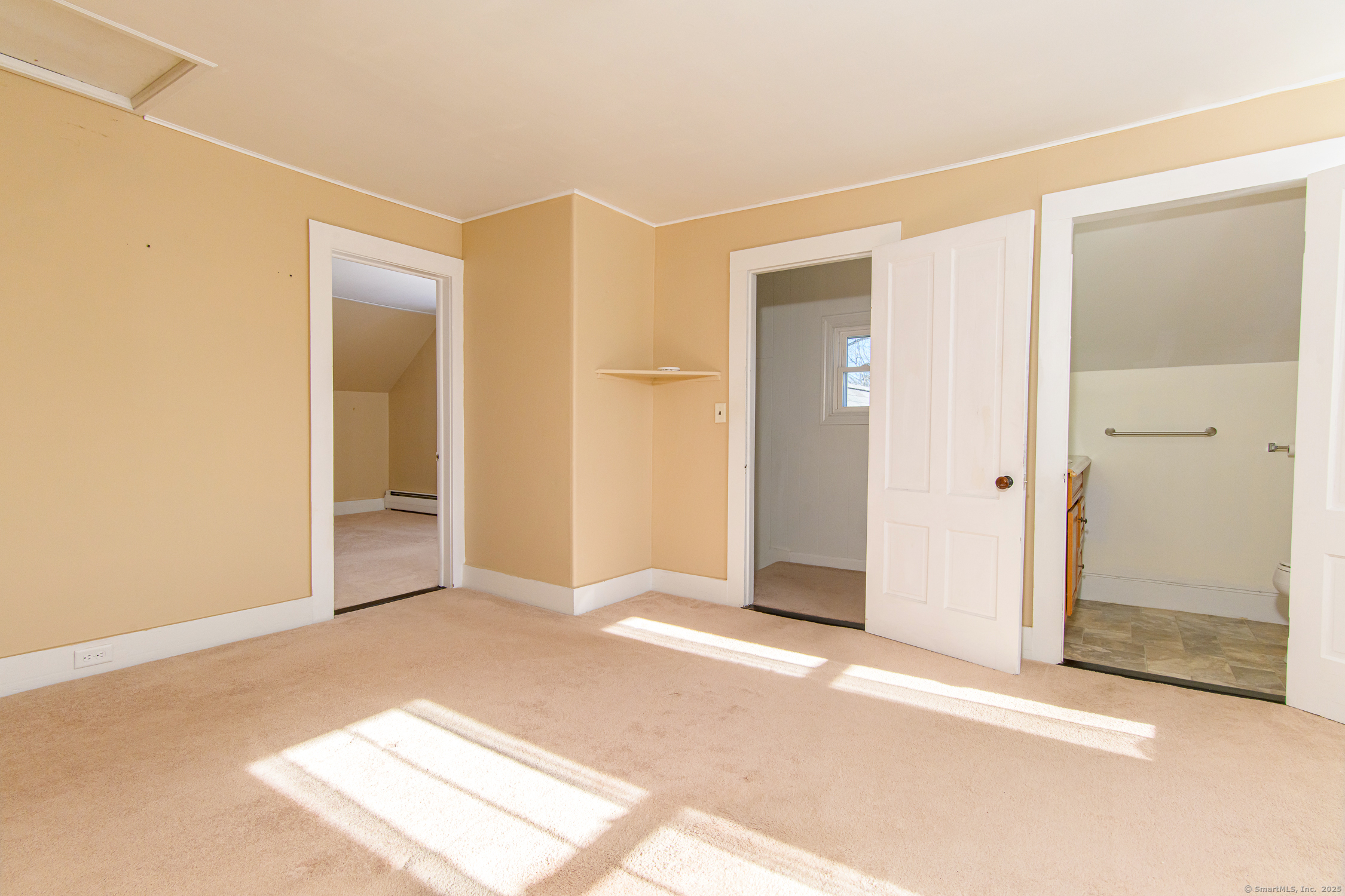 Putnam, Connecticut 06260, United States, 3 Bedrooms Bedrooms, ,2 BathroomsBathrooms,Residential,Pending,14920