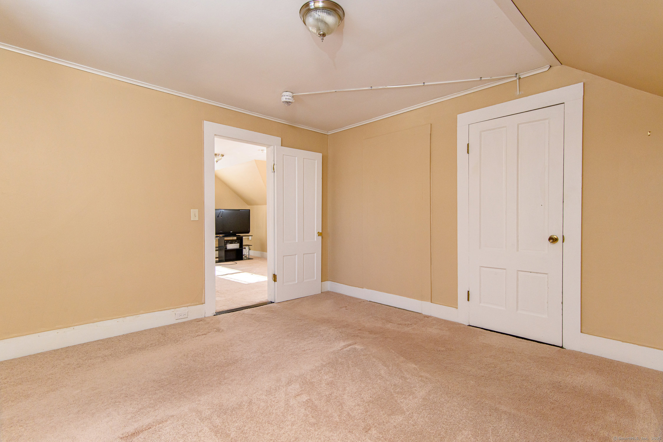 Putnam, Connecticut 06260, United States, 3 Bedrooms Bedrooms, ,2 BathroomsBathrooms,Residential,Pending,14920