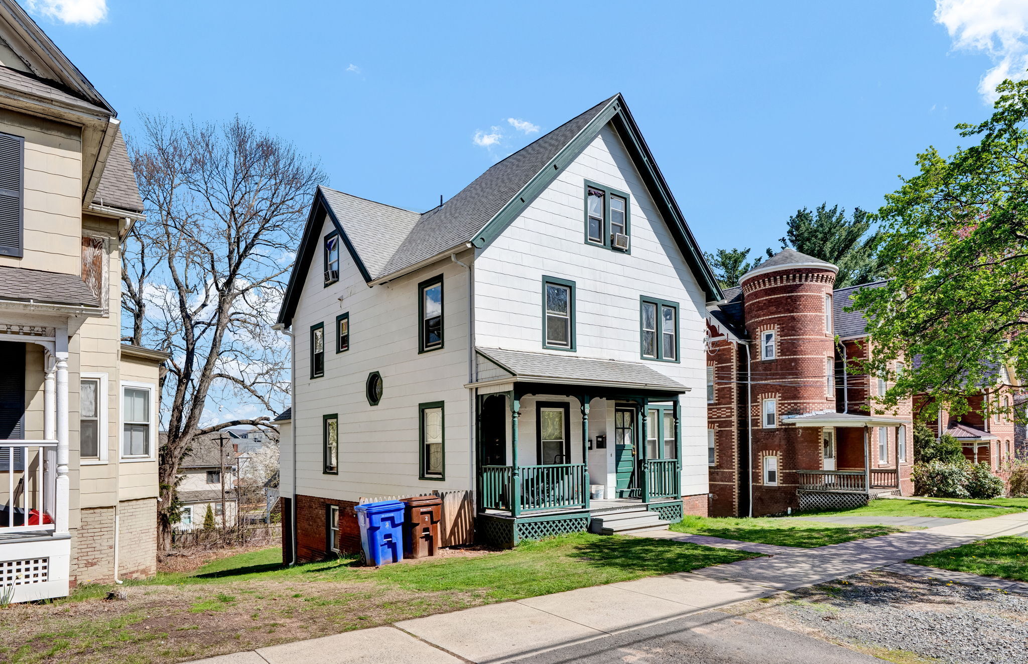 Property for Sale at High Street, Middletown, Connecticut - Bedrooms: 7 
Bathrooms: 4 
Rooms: 15  - $374,900