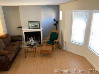 Edgewood Avenue, New Haven, Connecticut - 2 Bedrooms  
2 Bathrooms  
4 Rooms - 