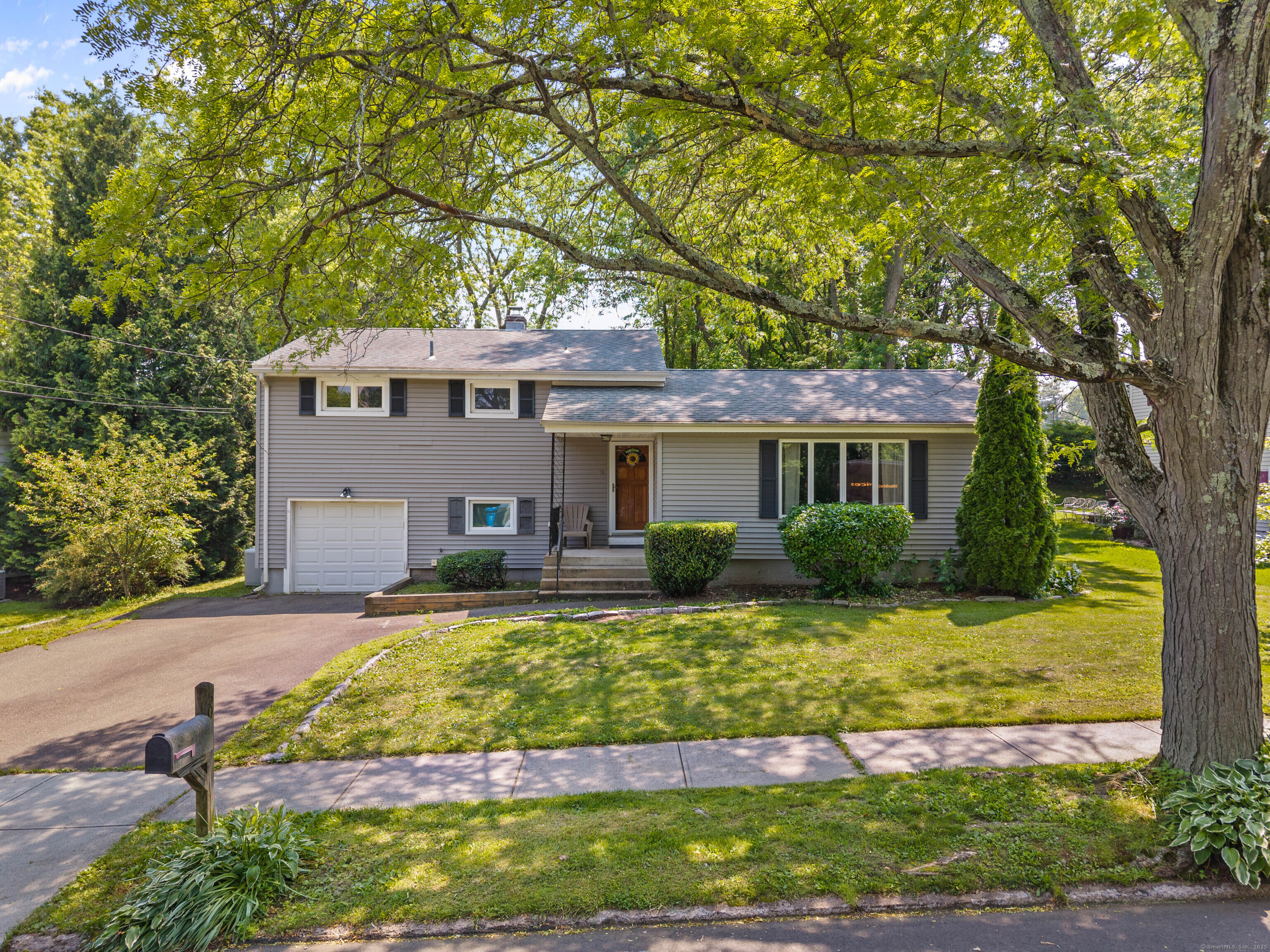Property for Sale at Carroll Road, Hamden, Connecticut - Bedrooms: 3 
Bathrooms: 2 
Rooms: 9  - $375,000