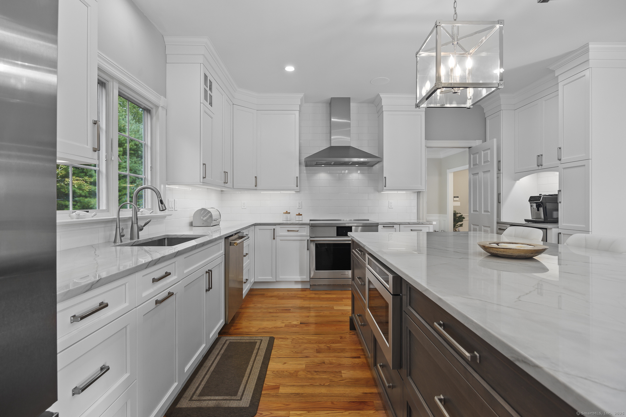 Ridgefield, Connecticut 06877, United States, 5 Bedrooms Bedrooms, ,4 BathroomsBathrooms,Residential,Pending,215361