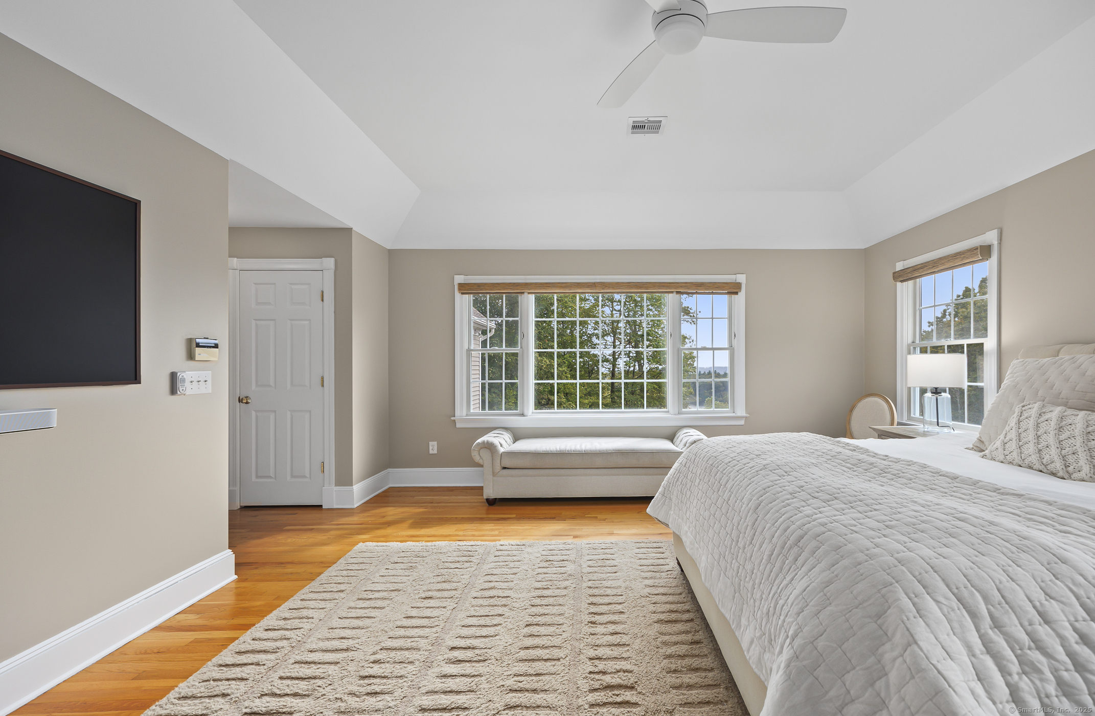 Ridgefield, Connecticut 06877, United States, 5 Bedrooms Bedrooms, ,4 BathroomsBathrooms,Residential,Pending,215361