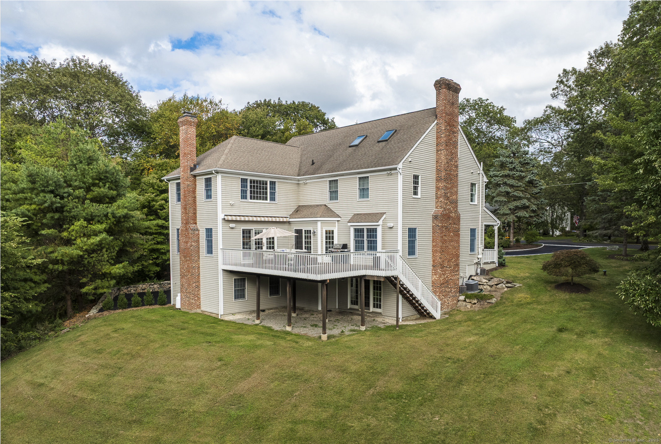 Ridgefield, Connecticut 06877, United States, 5 Bedrooms Bedrooms, ,4 BathroomsBathrooms,Residential,Pending,215361