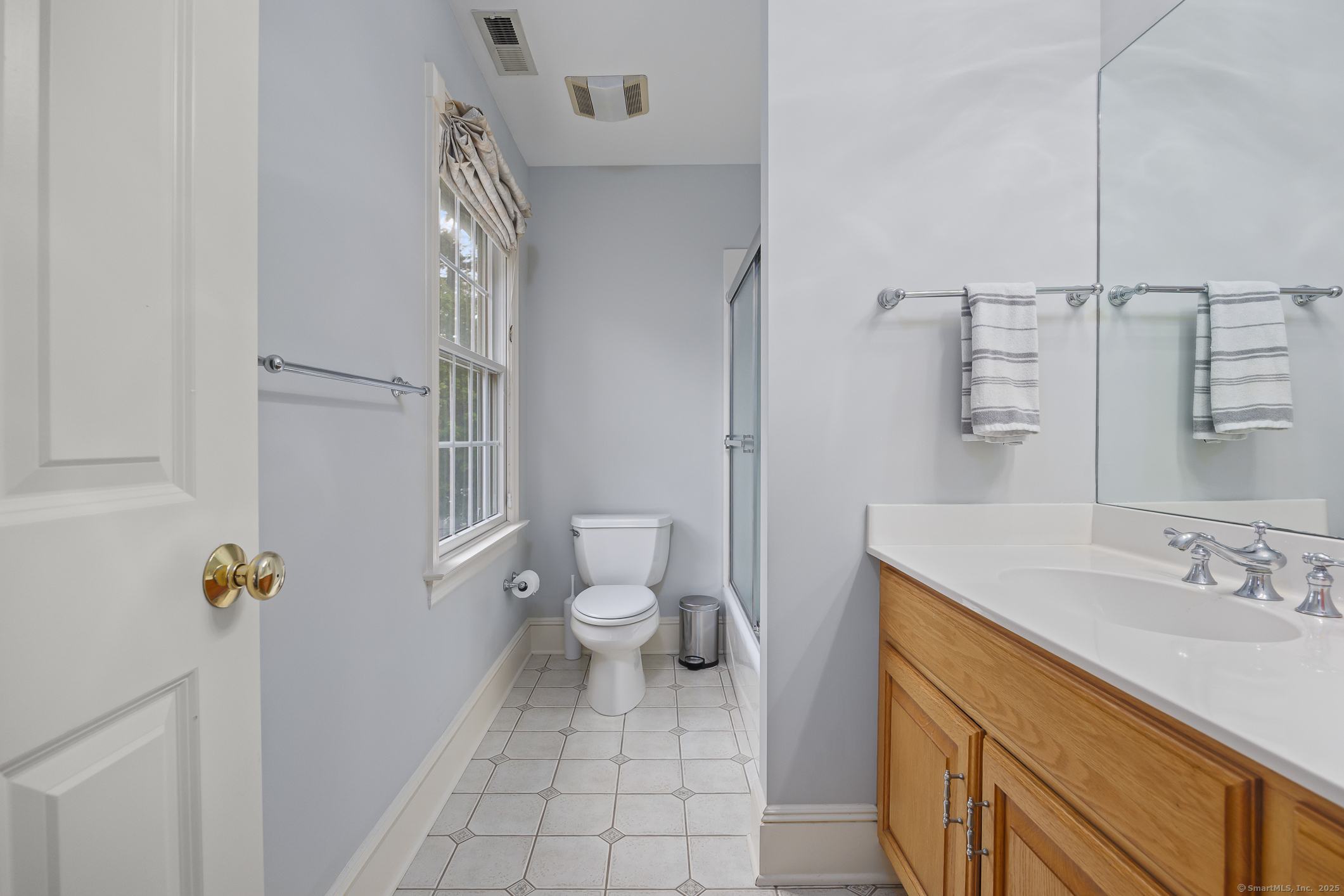 Ridgefield, Connecticut 06877, United States, 5 Bedrooms Bedrooms, ,4 BathroomsBathrooms,Residential,Pending,215361