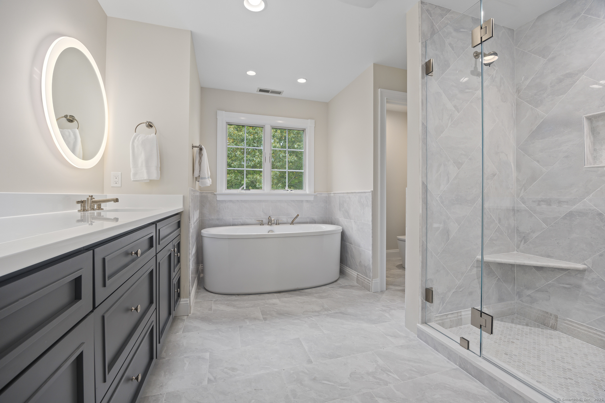 Ridgefield, Connecticut 06877, United States, 5 Bedrooms Bedrooms, ,4 BathroomsBathrooms,Residential,Pending,215361