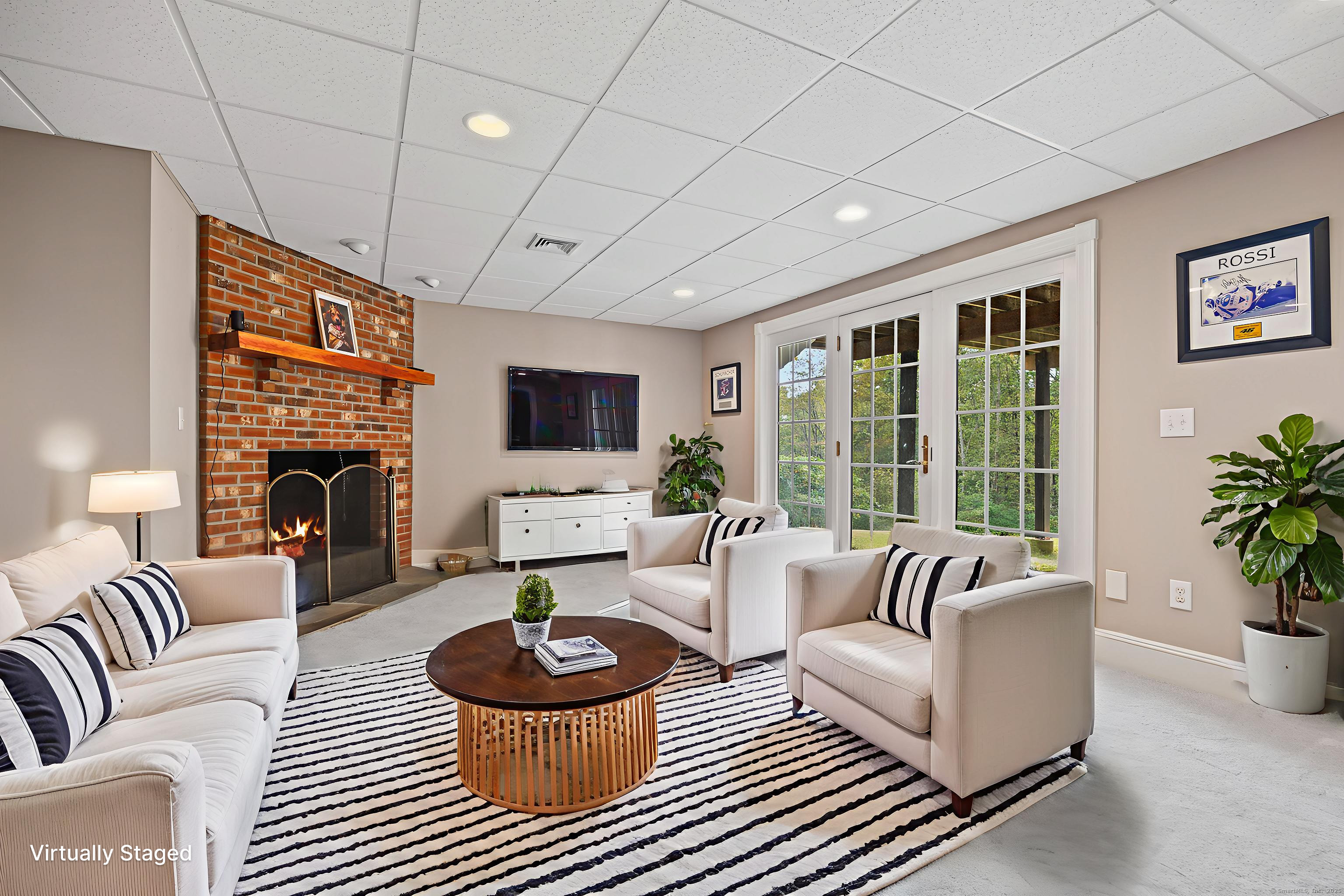 Ridgefield, Connecticut 06877, United States, 5 Bedrooms Bedrooms, ,4 BathroomsBathrooms,Residential,Pending,215361