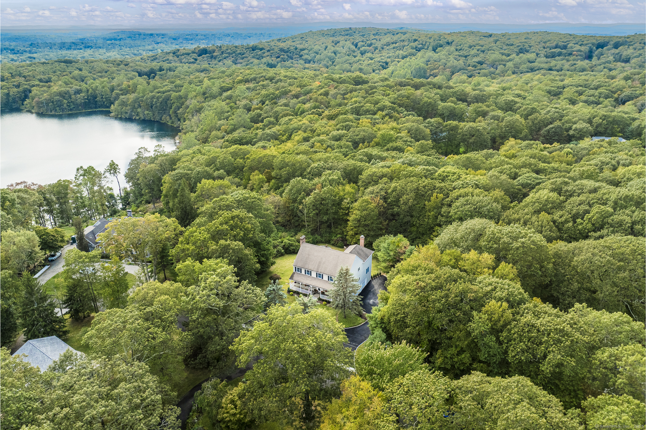 Ridgefield, Connecticut 06877, United States, 5 Bedrooms Bedrooms, ,4 BathroomsBathrooms,Residential,Pending,215361
