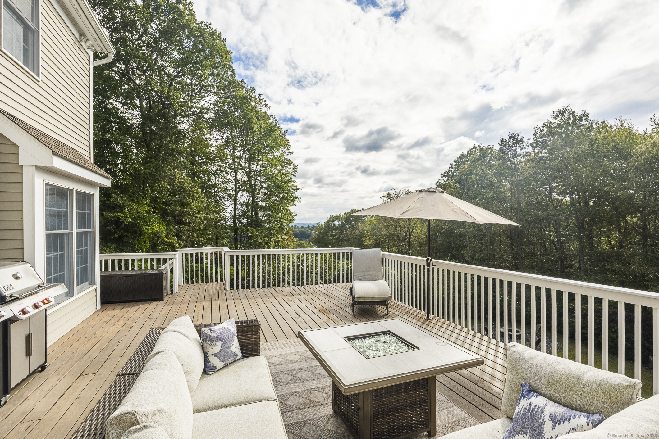 Ridgefield, Connecticut 06877, United States, 5 Bedrooms Bedrooms, ,4 BathroomsBathrooms,Residential,Pending,215361